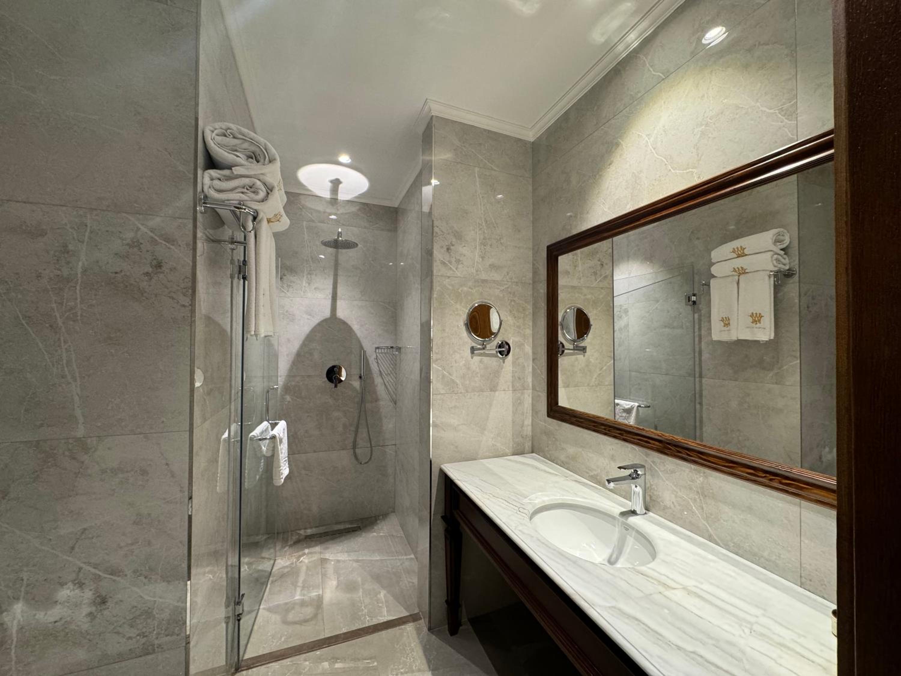 Deluxe Double Room with Balcony photo 2