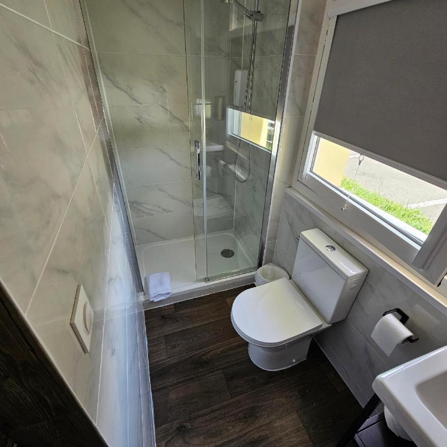 Double Room with Private Bathroom - Photo 7