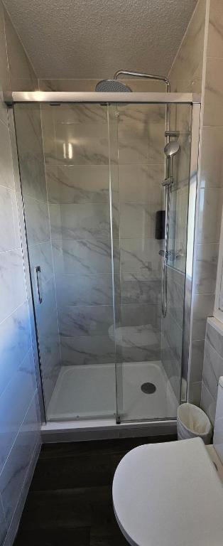 Double Room with Private Bathroom - Photo 6