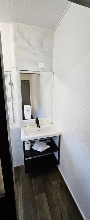 Double Room with Private Bathroom - Photo 8