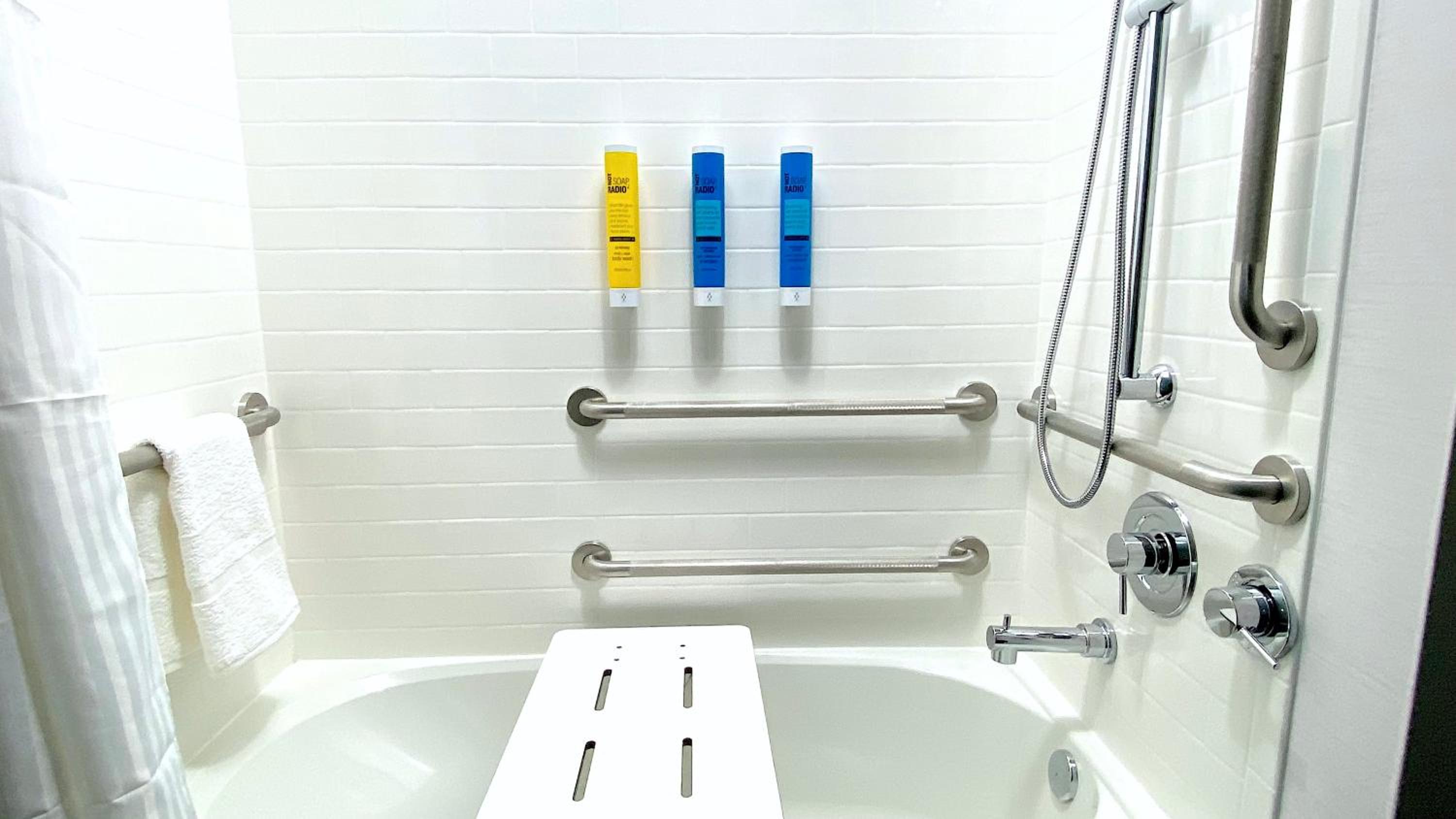 King Room with Bath Tub - Mobility Access - Photo 3