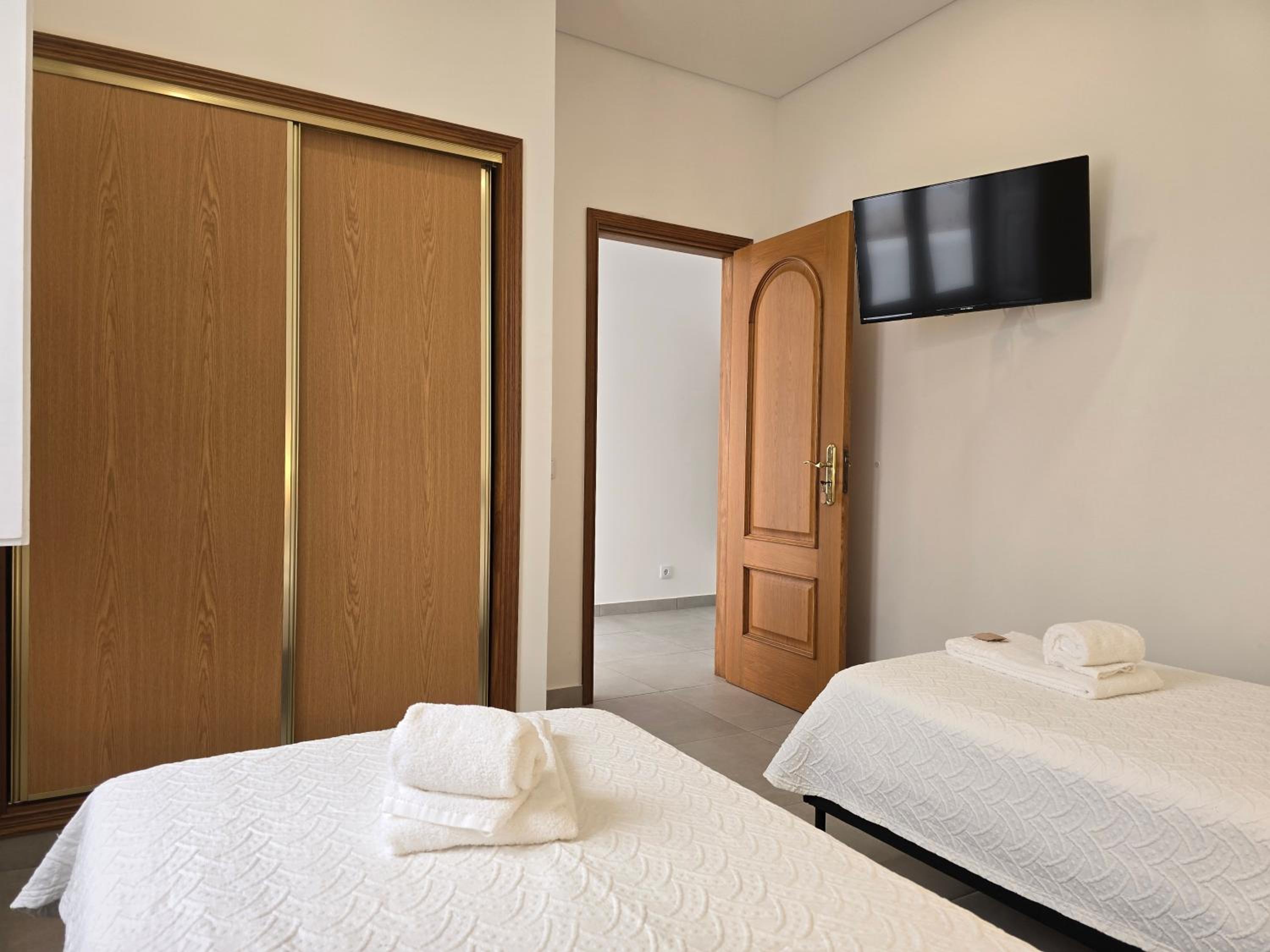 Twin Room With Shared Bathroom photo 2