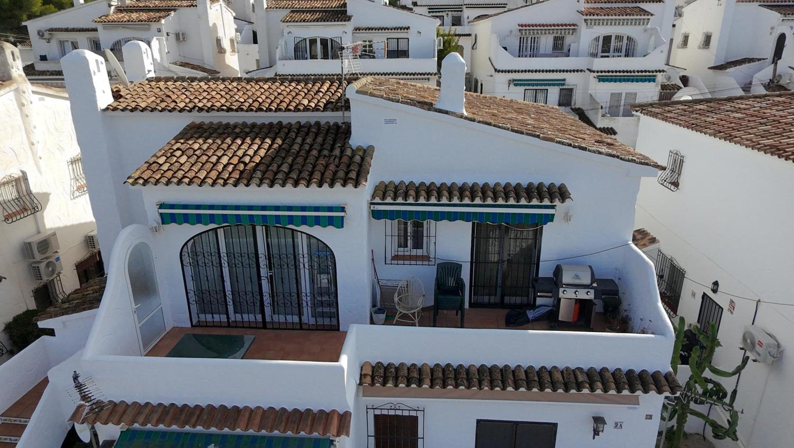 Apartamento de tres habitaciones con balcón