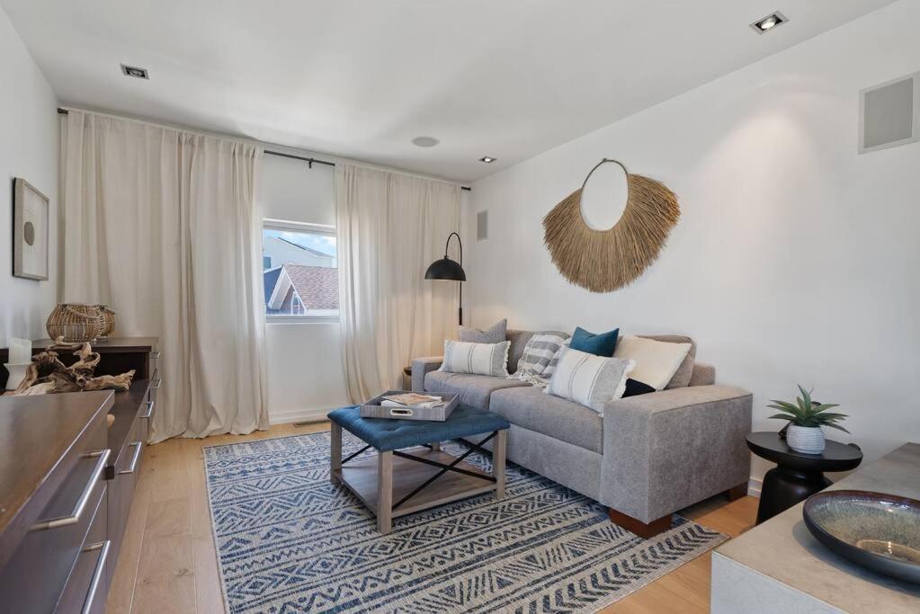 Five-Bedroom House photo 1