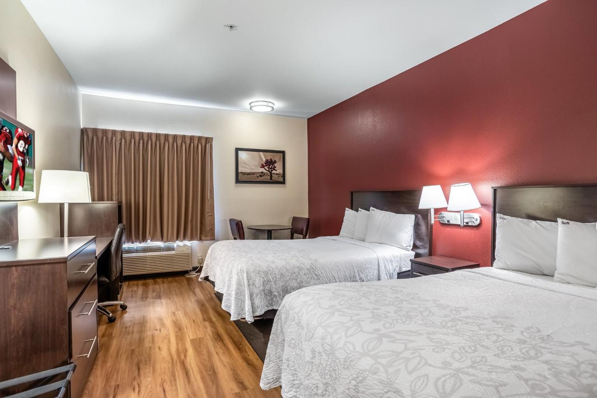 Standard Room with Two Queen Beds Smoke Free - Photo 2