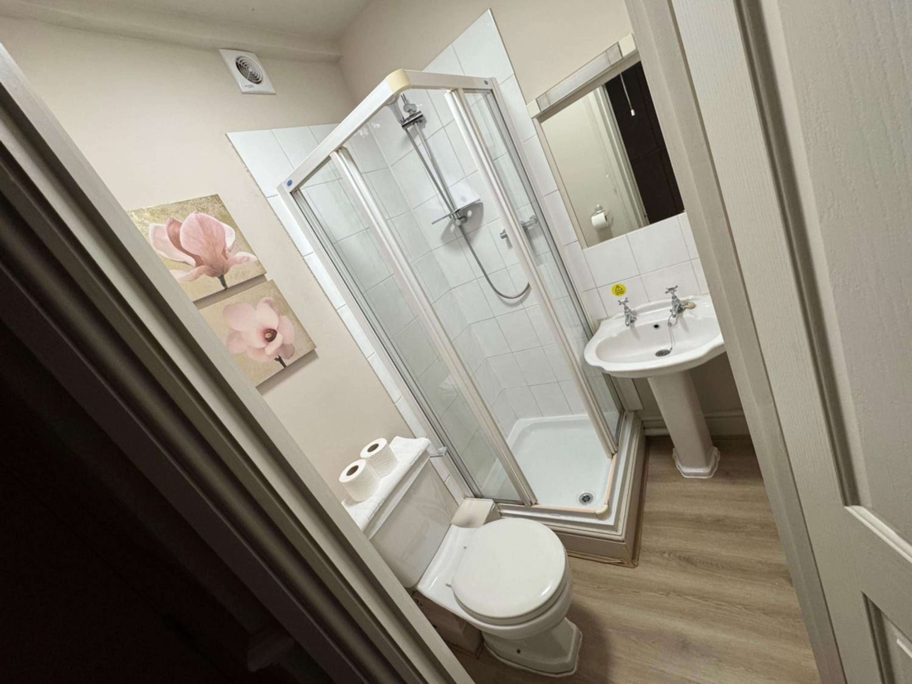 Standard Triple Room - Photo 3
