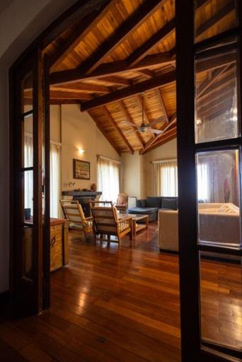 Five-Bedroom House photo 2