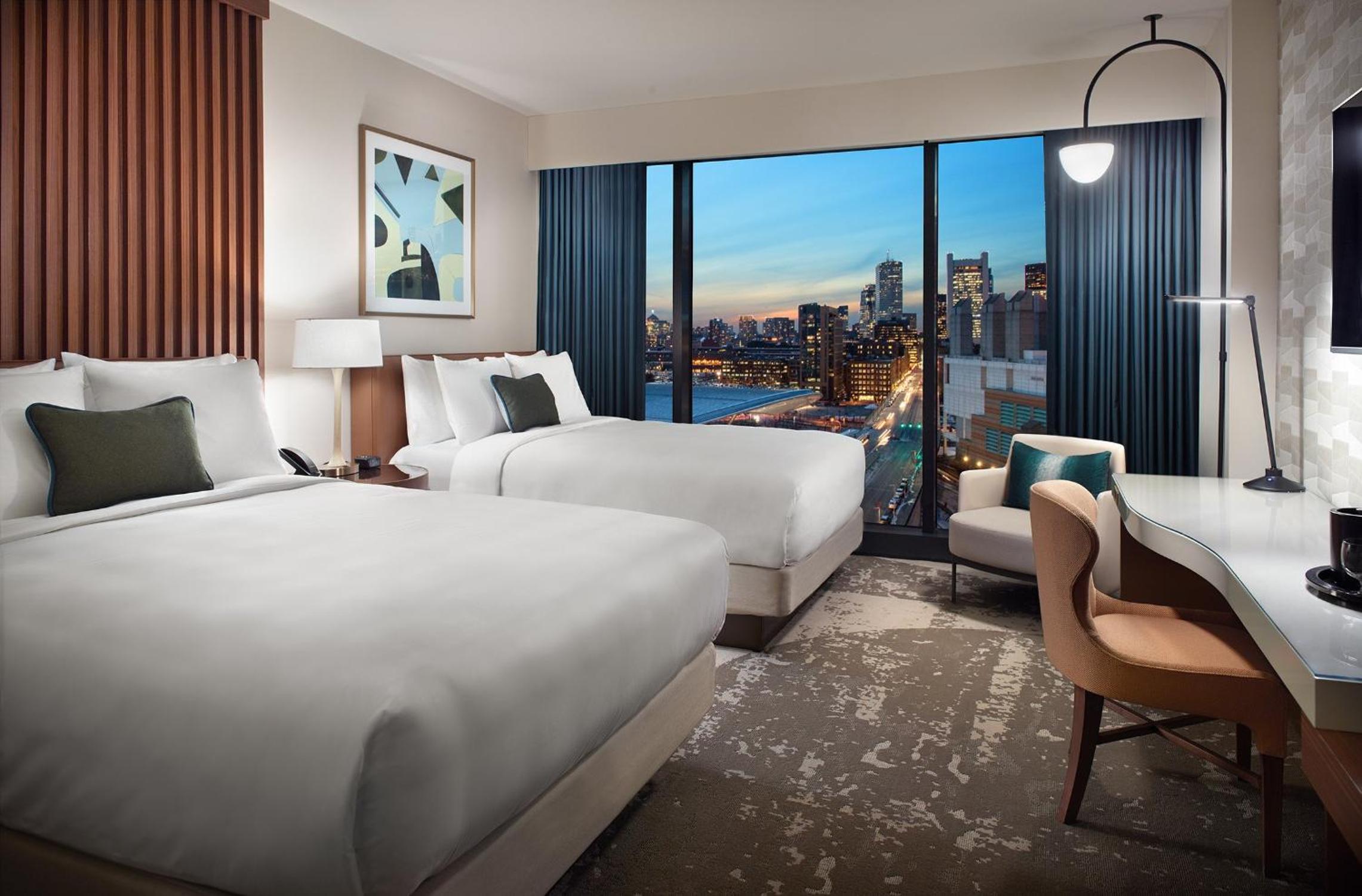 Deluxe Patron Tower Room 2 Queens