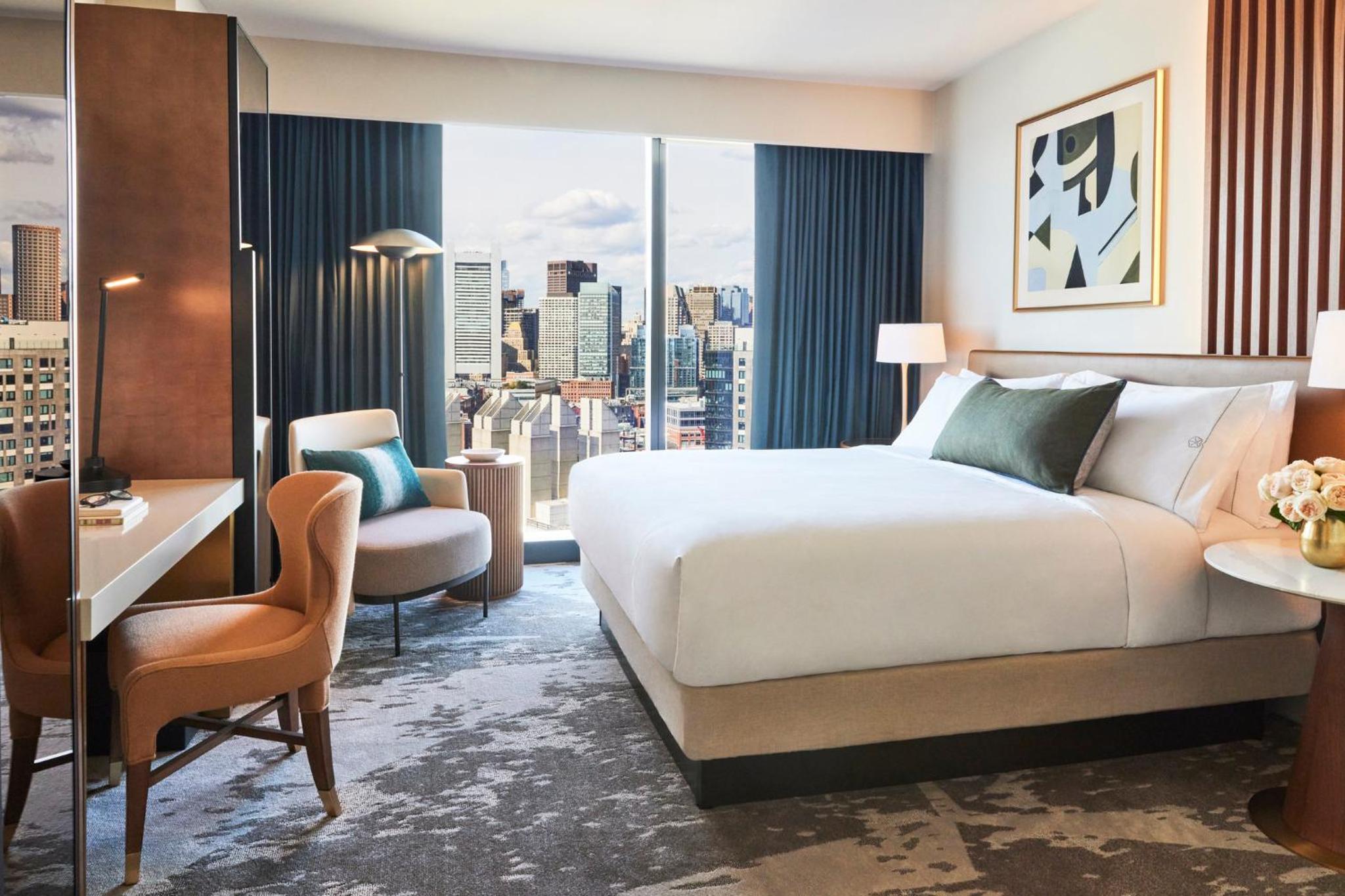 One Bedroom Patron Suite with King Bed thumbnail 6