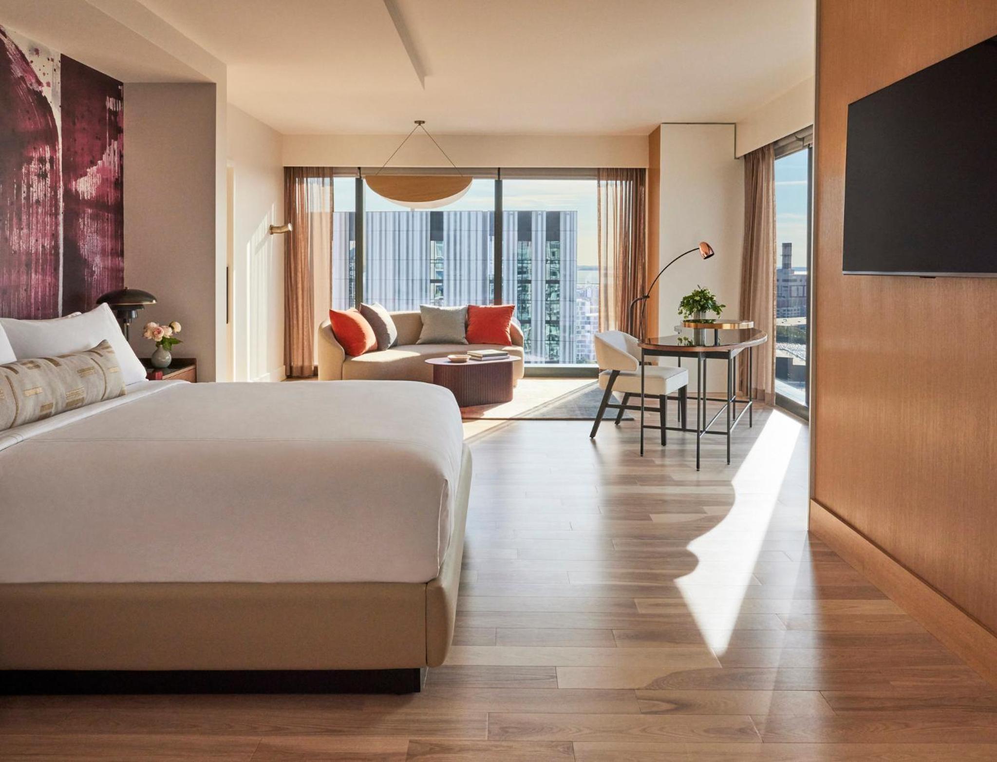 One Bedroom Patron Suite with King Bed - Photo 7