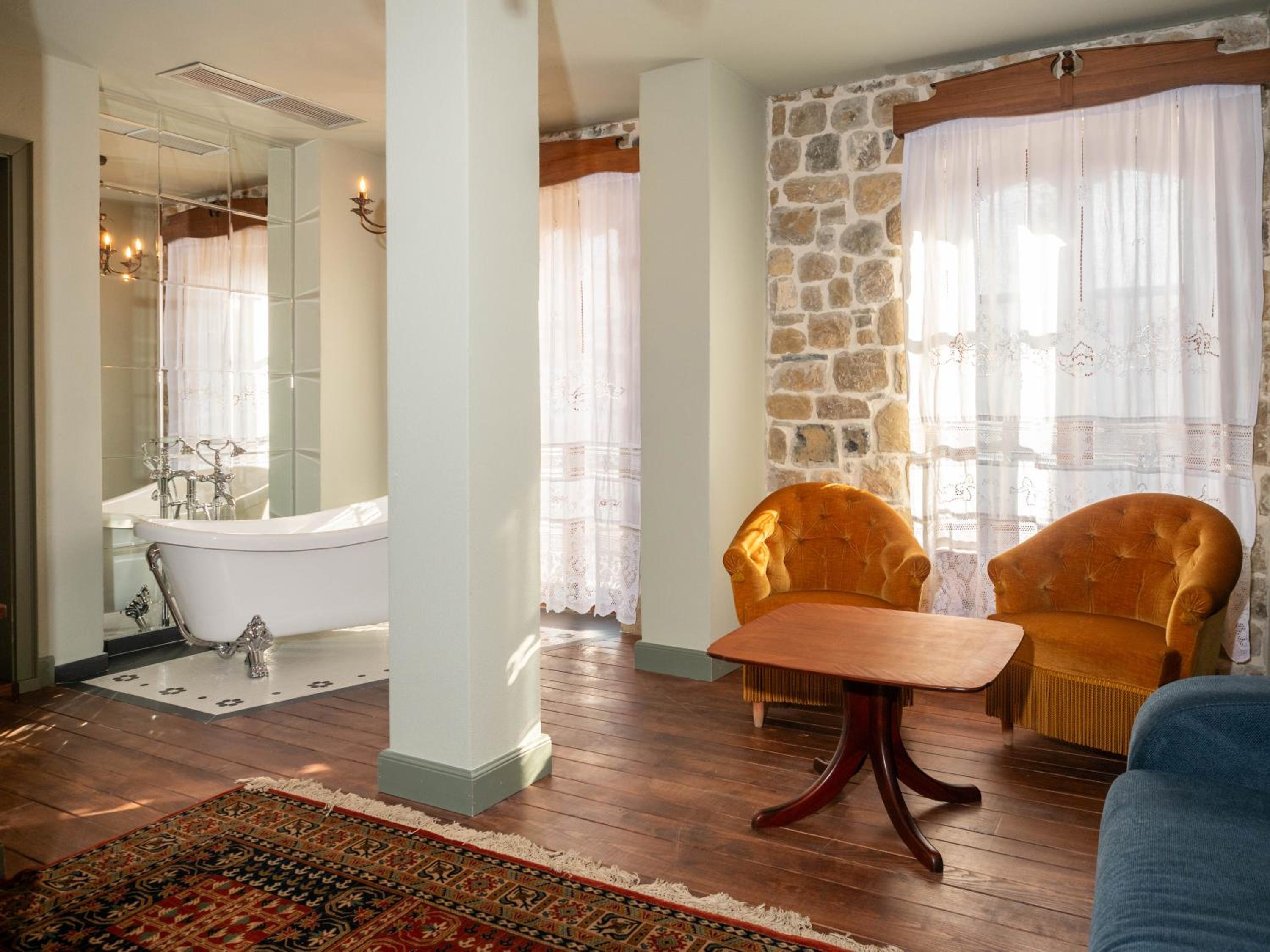 Suite with Hot Tub