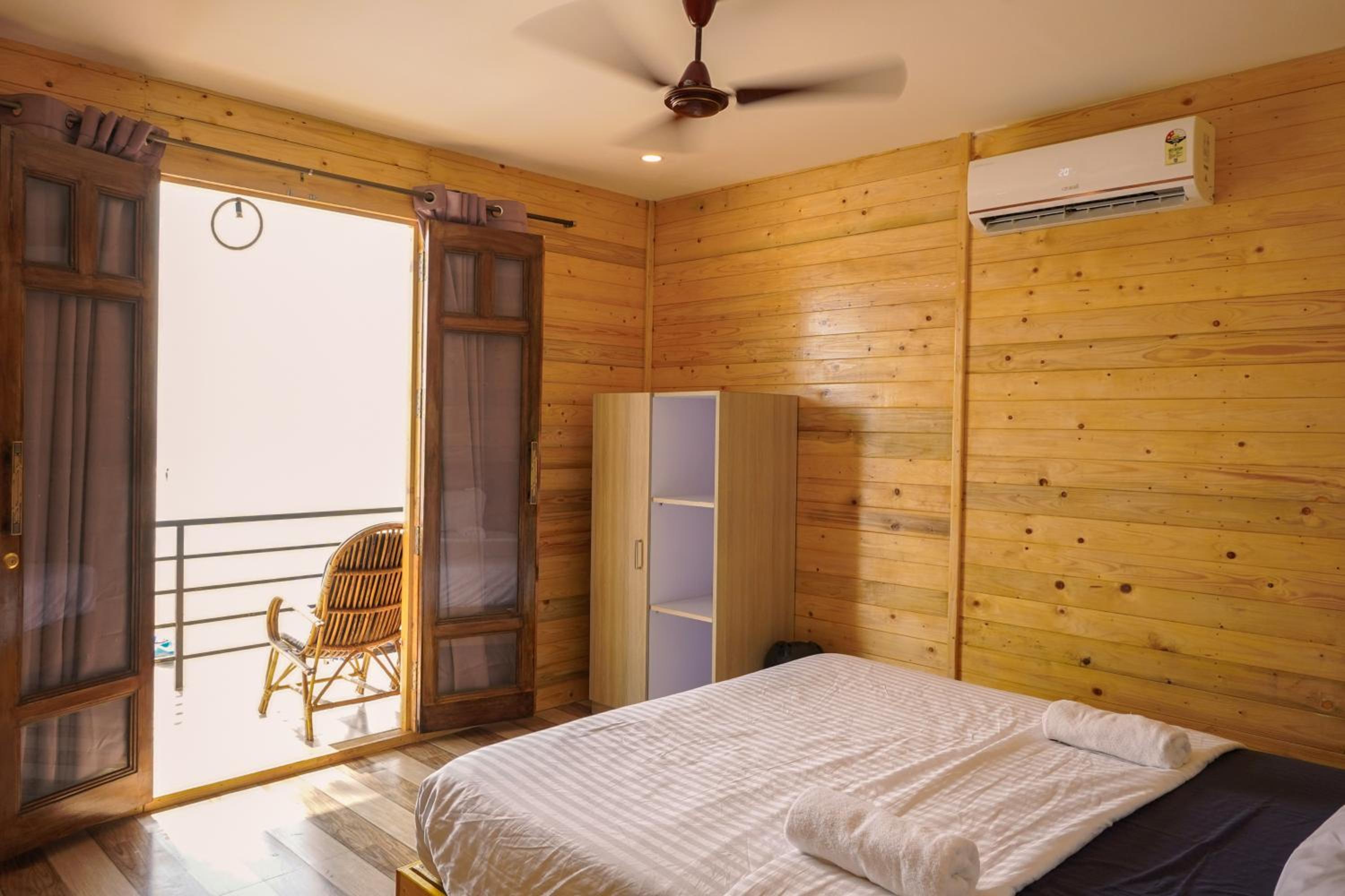 Deluxe Double Room with Balcony and Sea View photo 1