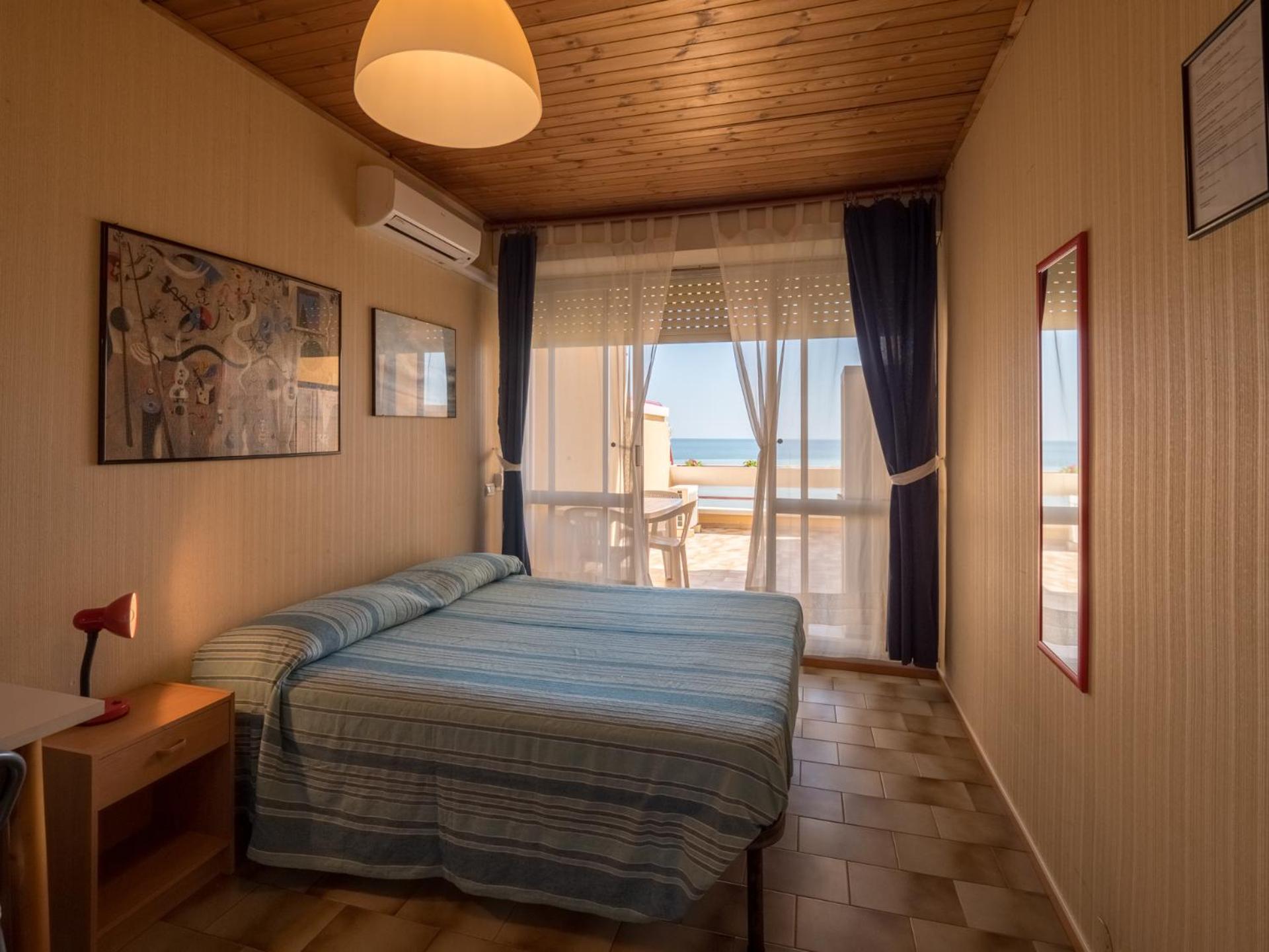 One-Bedroom House photo 1