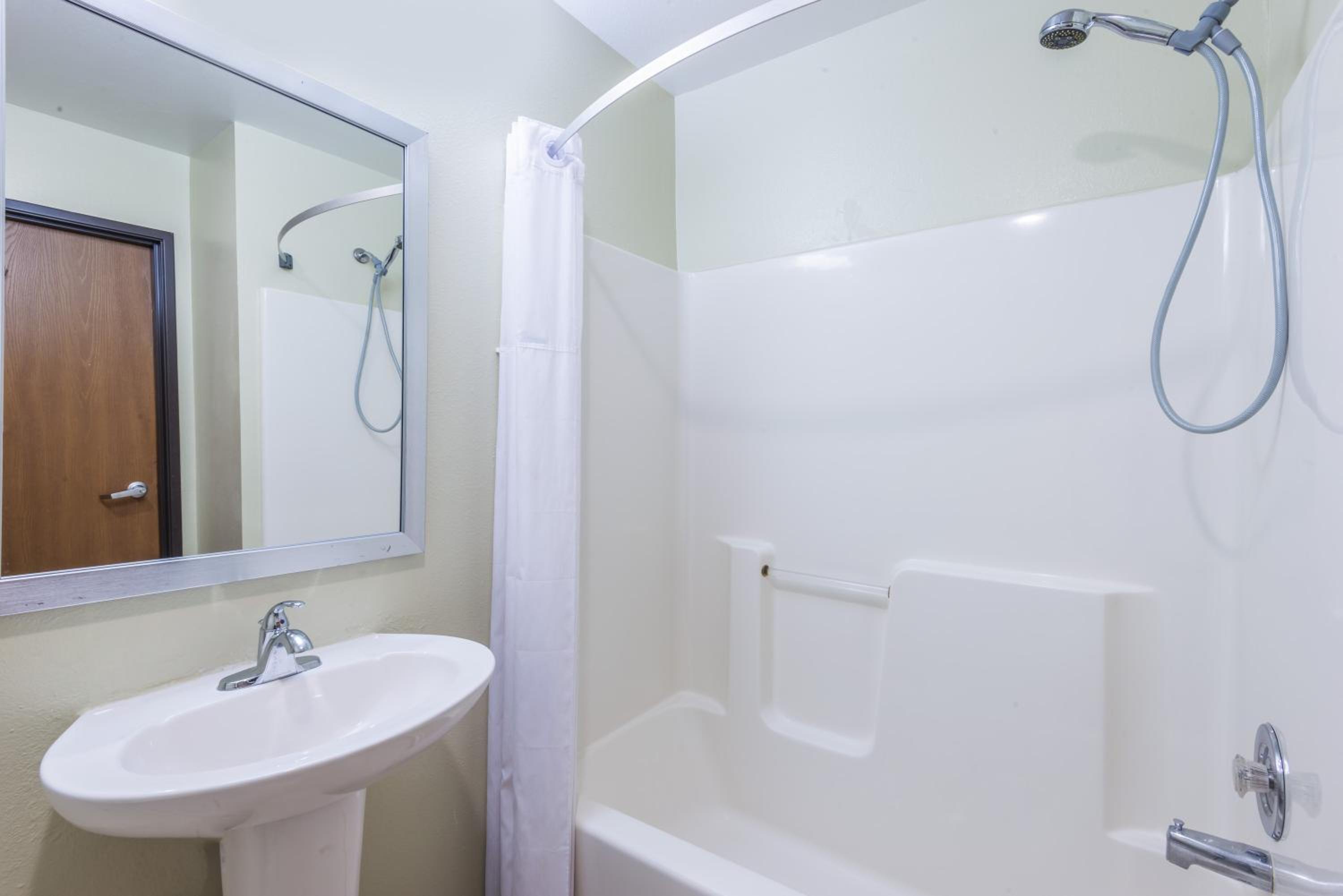 Queen Room - Disability Access/Non-Smoking - Photo 7