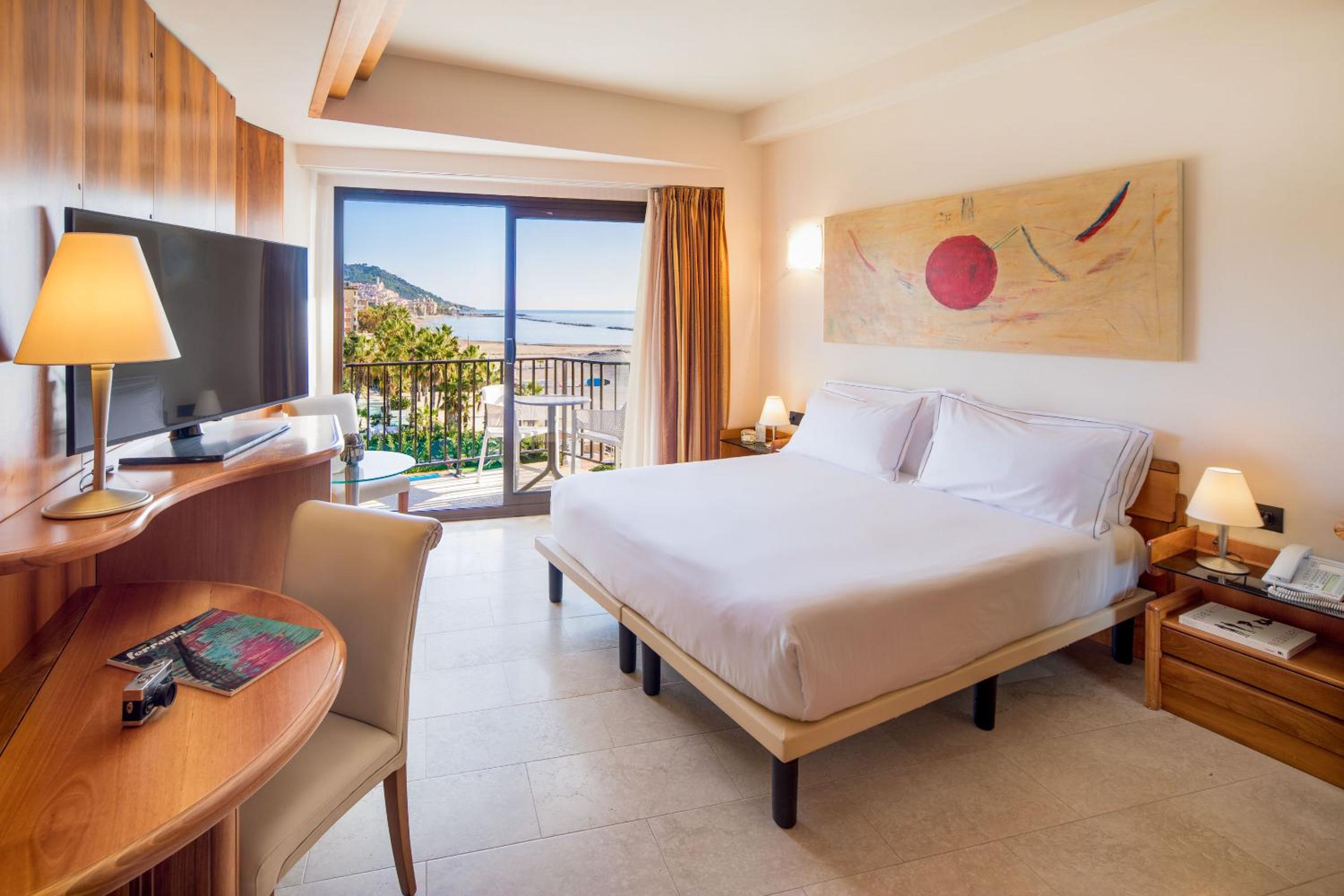 Executive Double Room with Side Sea View - Photo 1