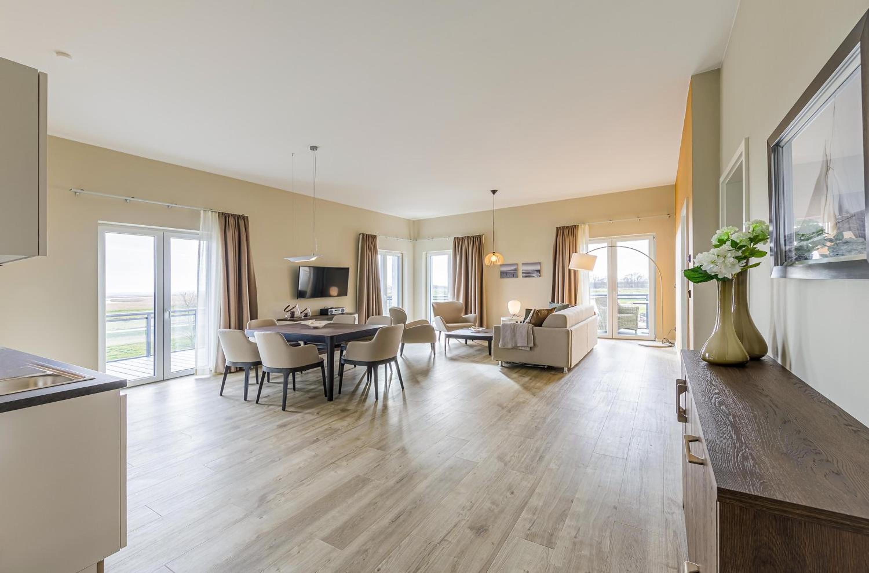 Apartment with Lake View