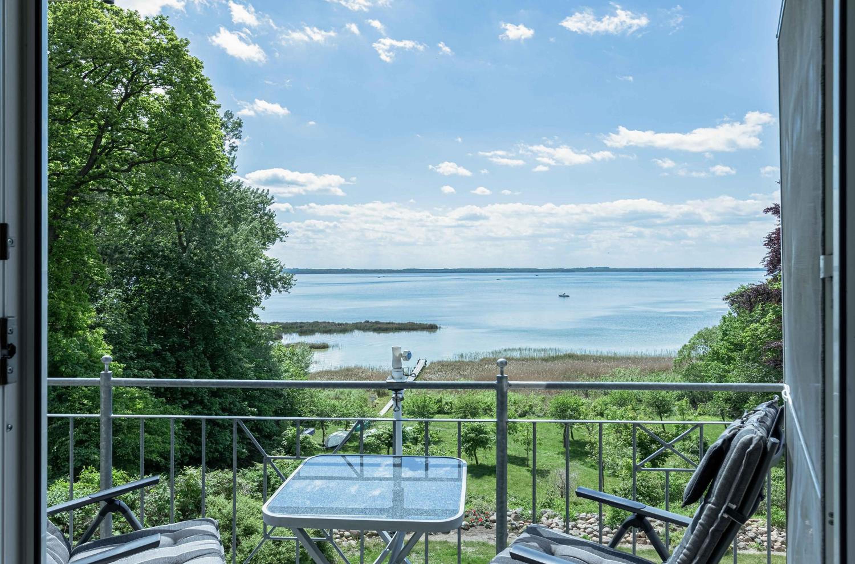 Apartment with Lake View photo 3