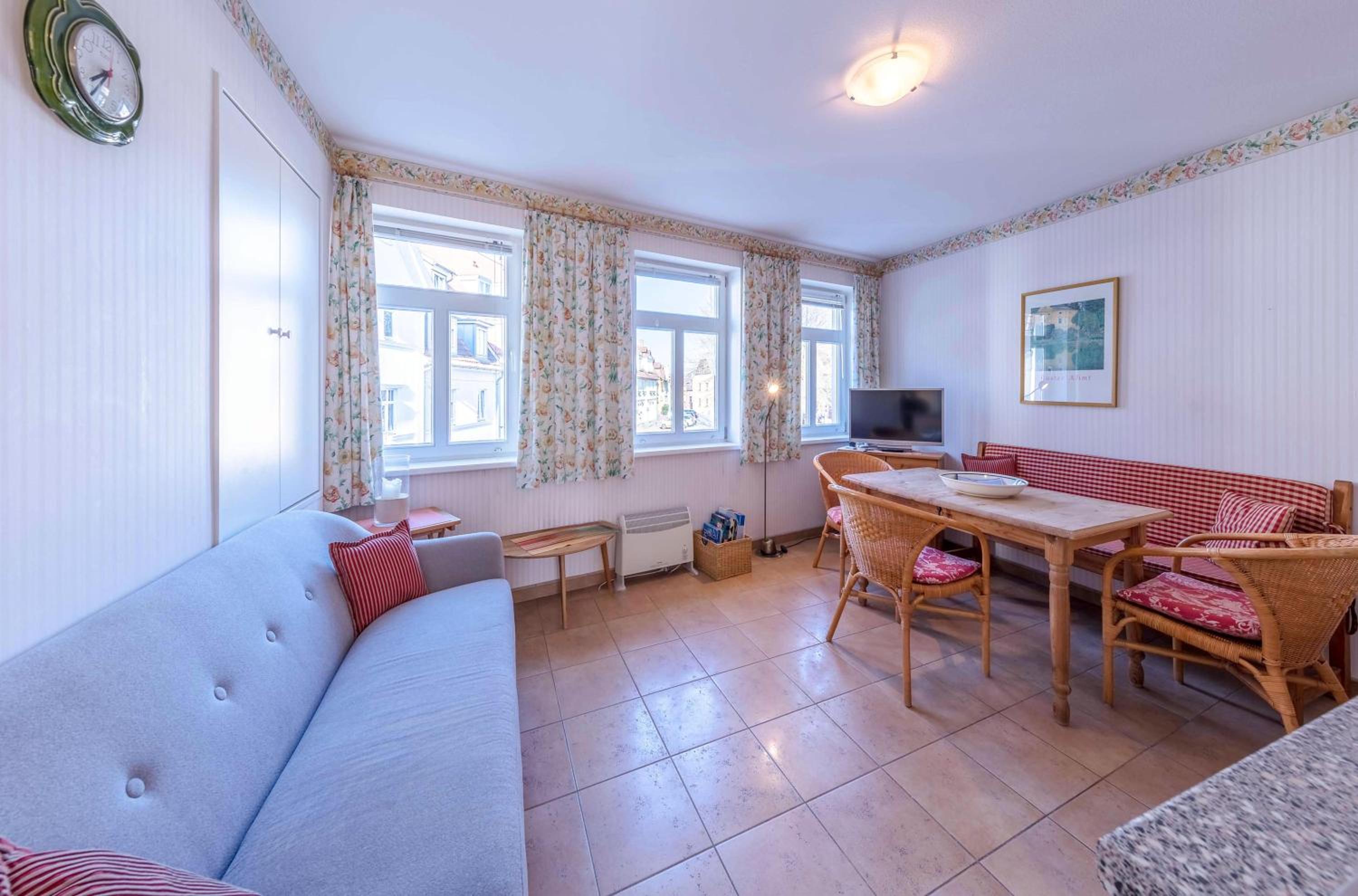 Apartment with Balcony photo 1