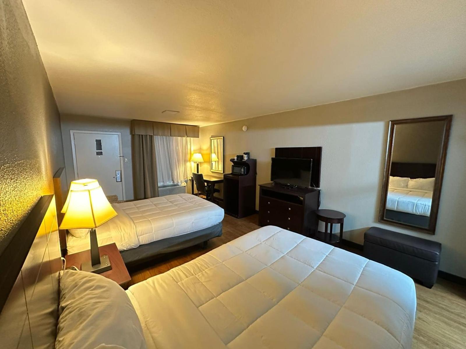 Double Room with Two Double Beds - Non-Smoking - Photo 3