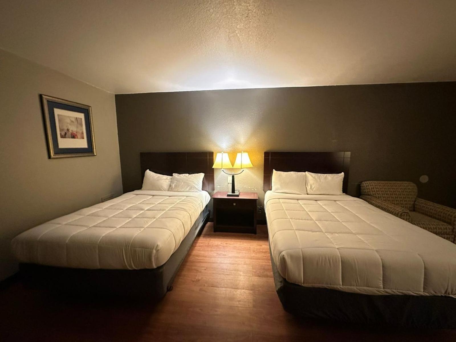 Double Room with Two Double Beds - Non-Smoking - Photo 2