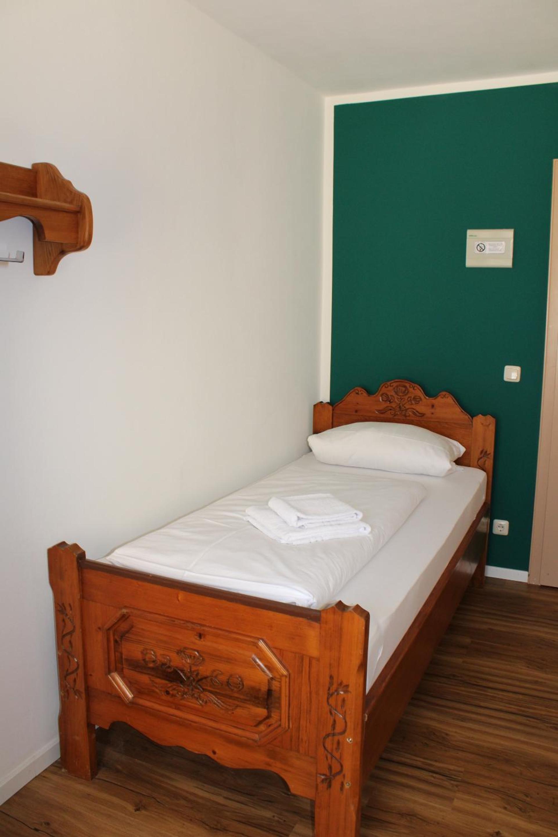 Single Room with Shared Bathroom photo 1