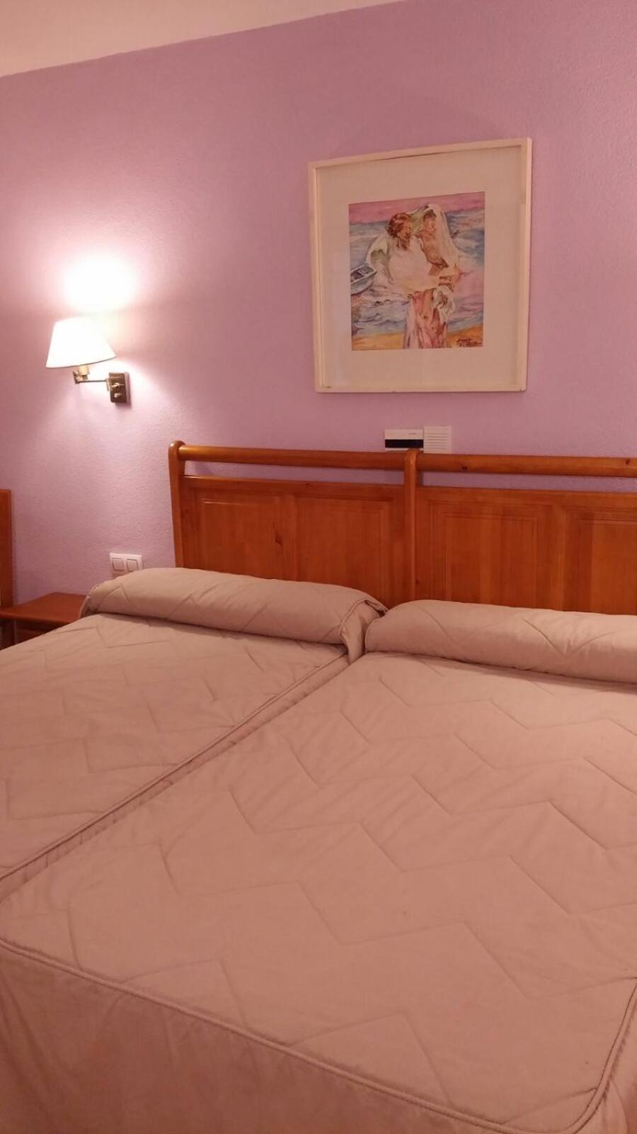 Twin Room - Photo 8