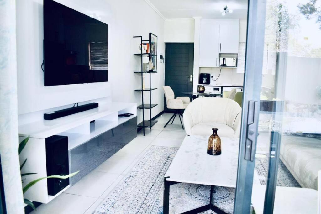 One-Bedroom Apartment with Garden View photo 1