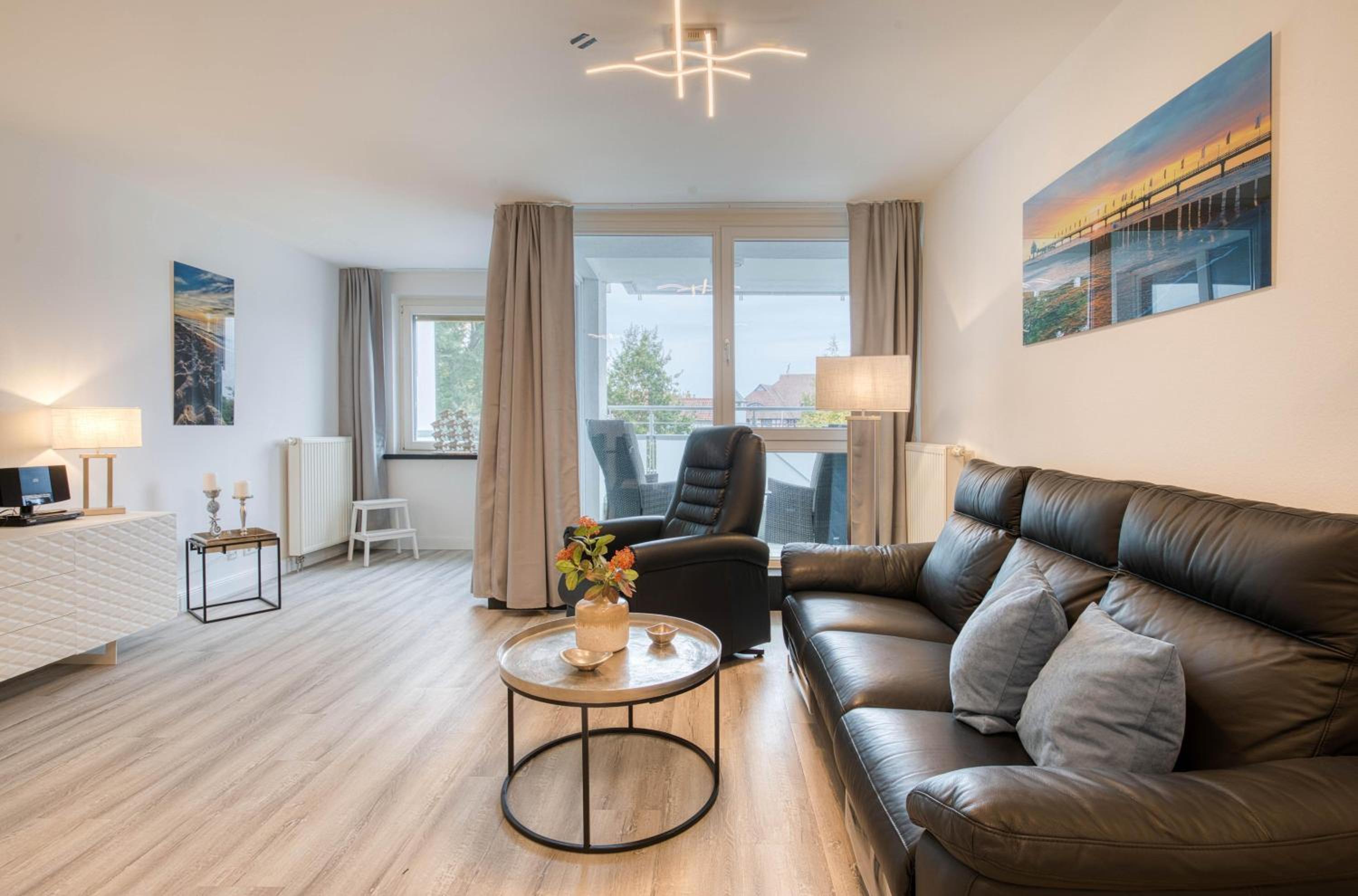 Apartment with Balcony photo 1