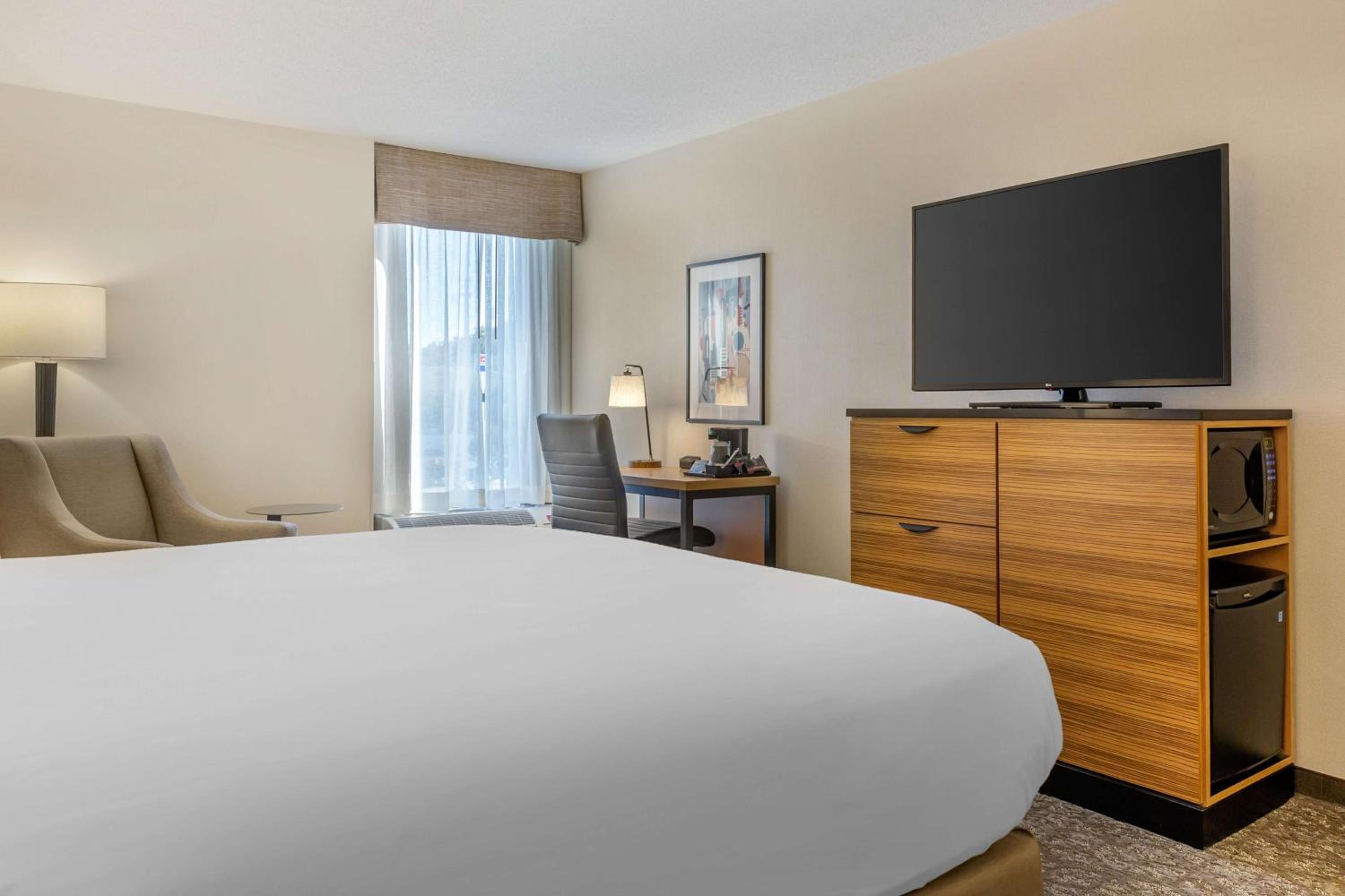 Deluxe King Room - Photo 3