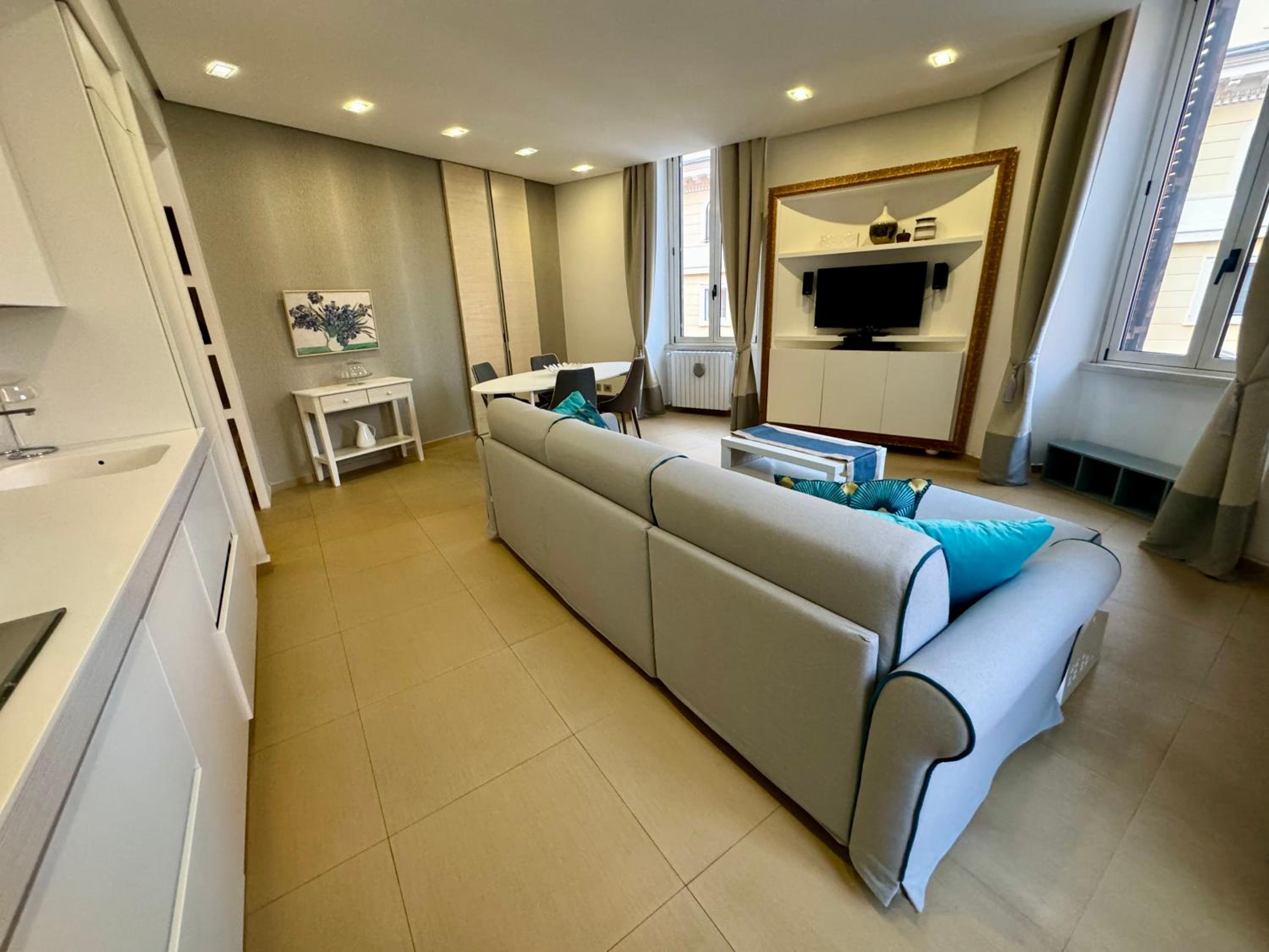 Deluxe One-Bedroom Apartment photo 2