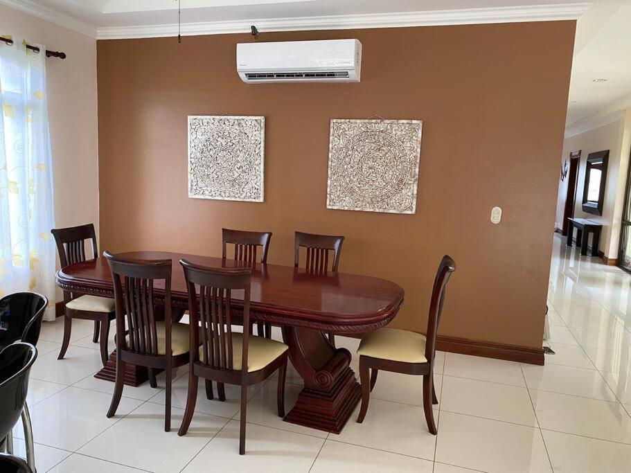 Three-Bedroom House photo 3
