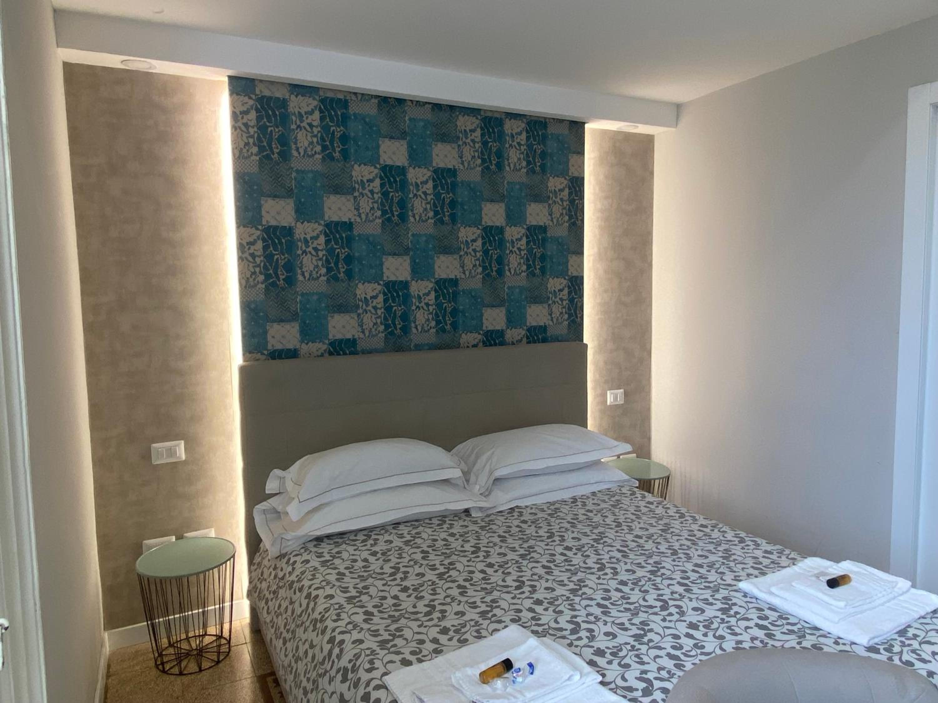 Queen Room photo 1