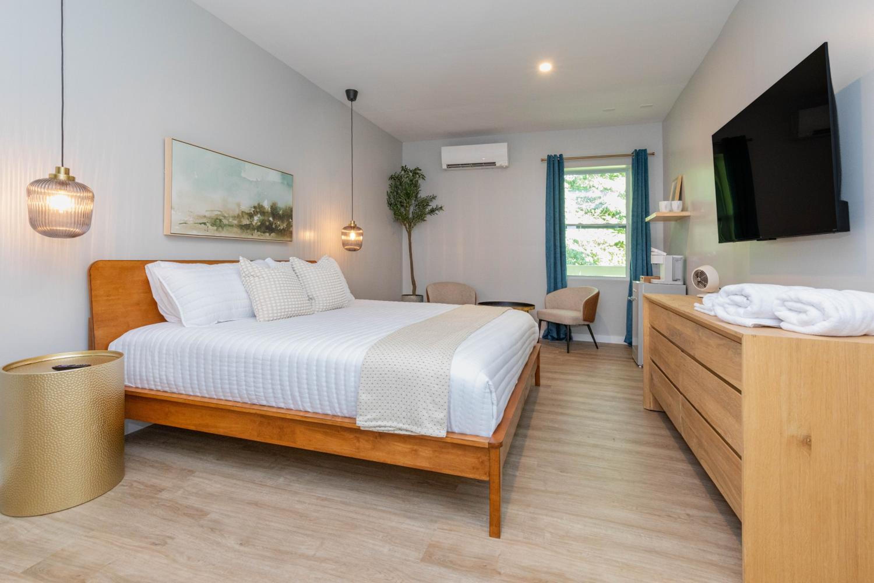 Deluxe King Room photo 1