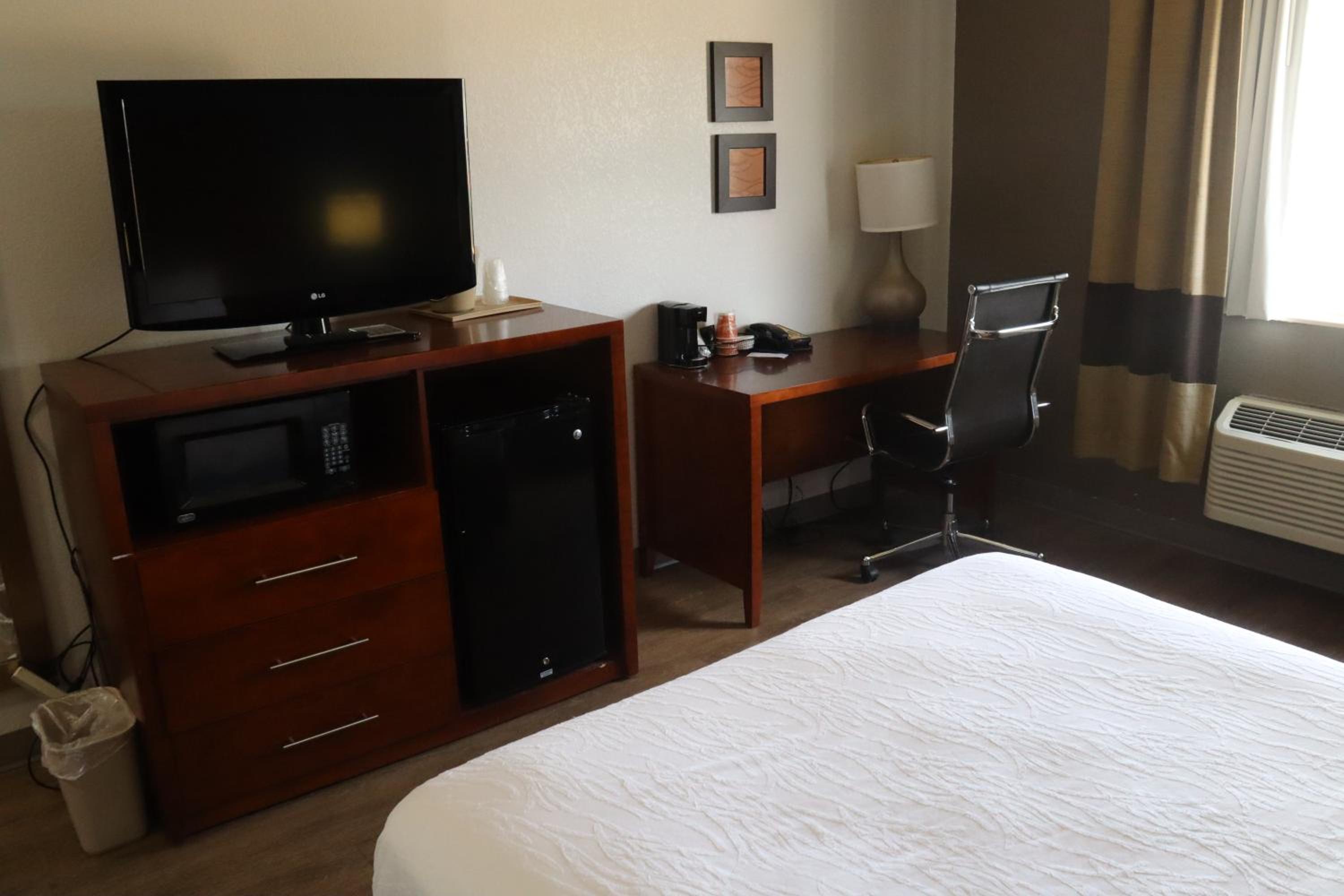 Queen Room - Accessible/Nonsmoking photo 1