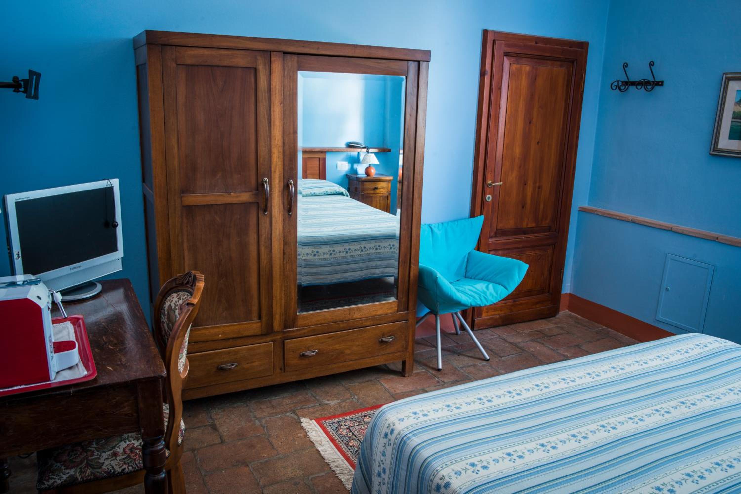 Double Room - Photo 3