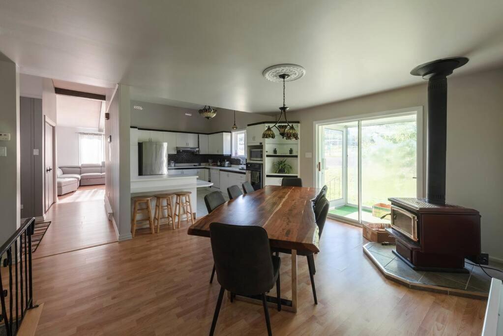 Six-Bedroom House photo 1