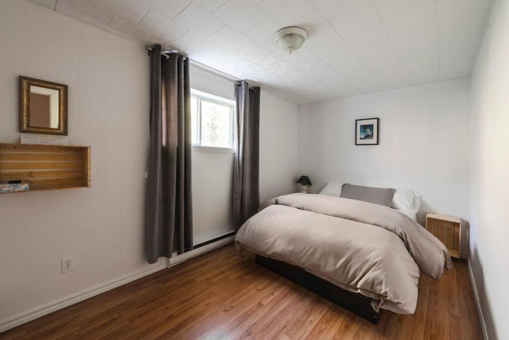 Six-Bedroom House photo 2