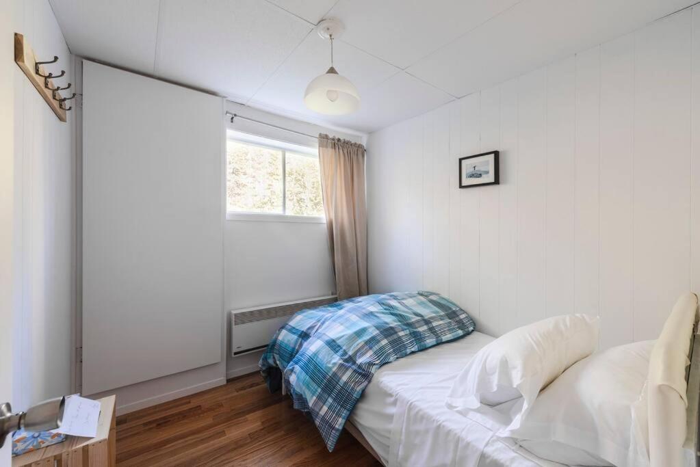 Six-Bedroom House photo 3