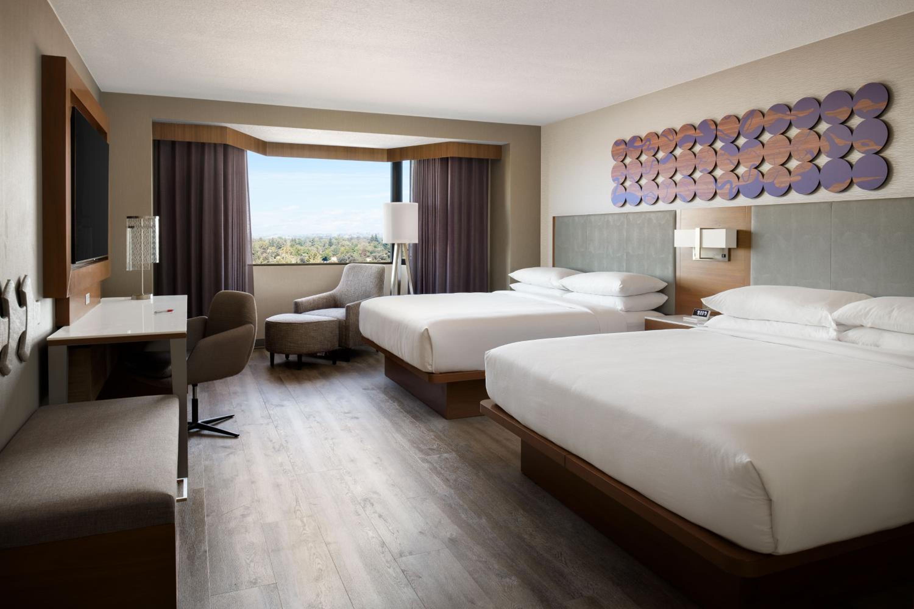 2 King Beds, Concierge Lounge Access, High Floor, Guest Room - Photo 7