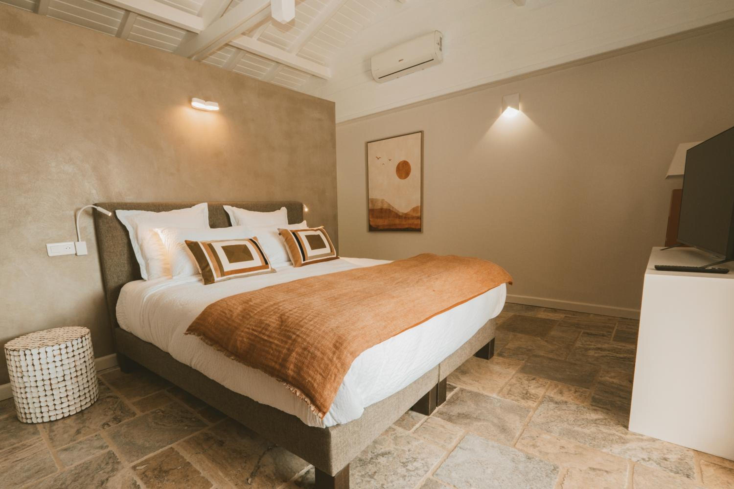 Standard King Room - Photo 1