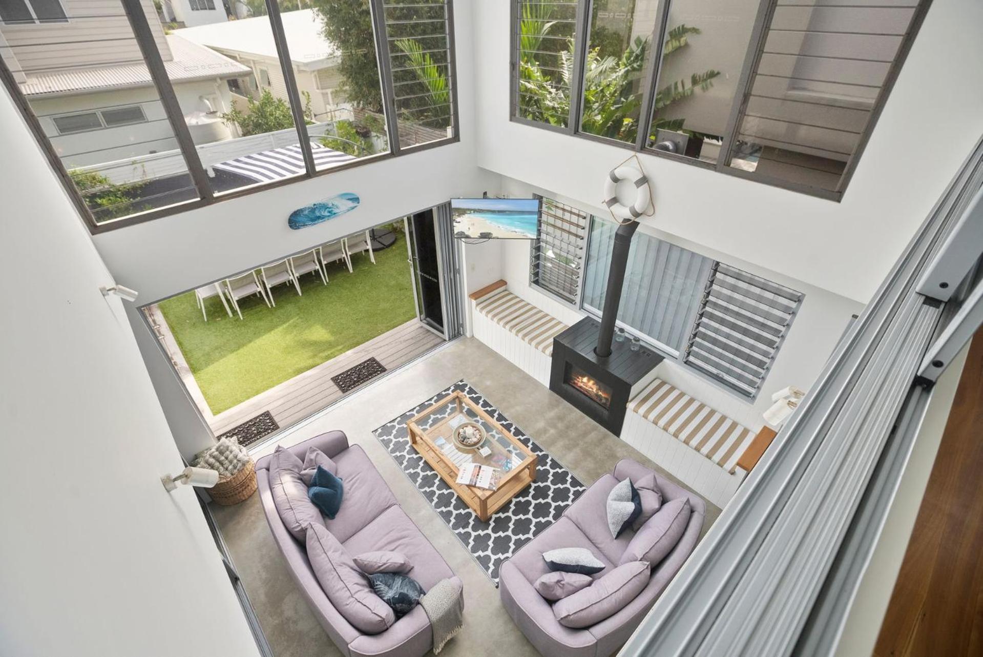 Five-Bedroom House photo 1