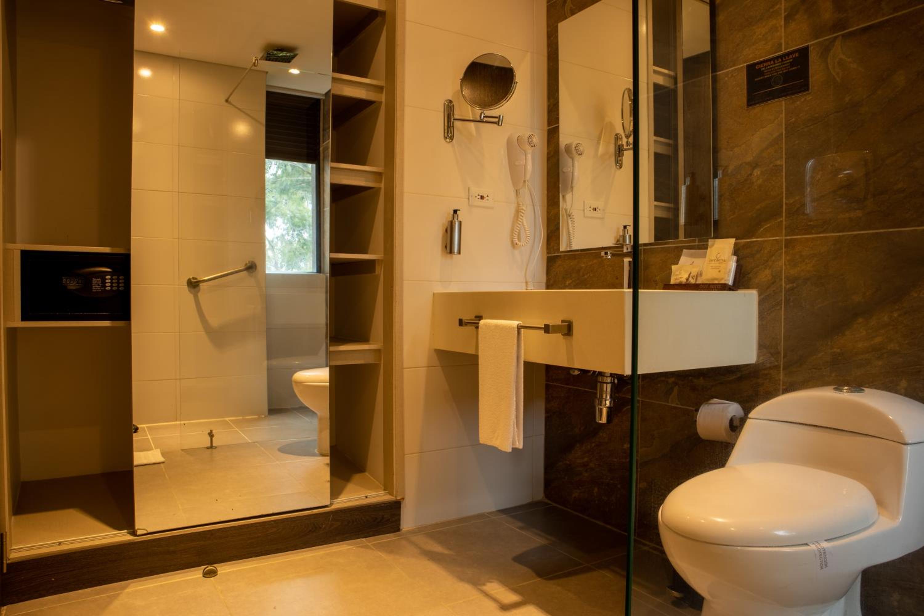 Superior Double Room with Two Double Beds photo 2