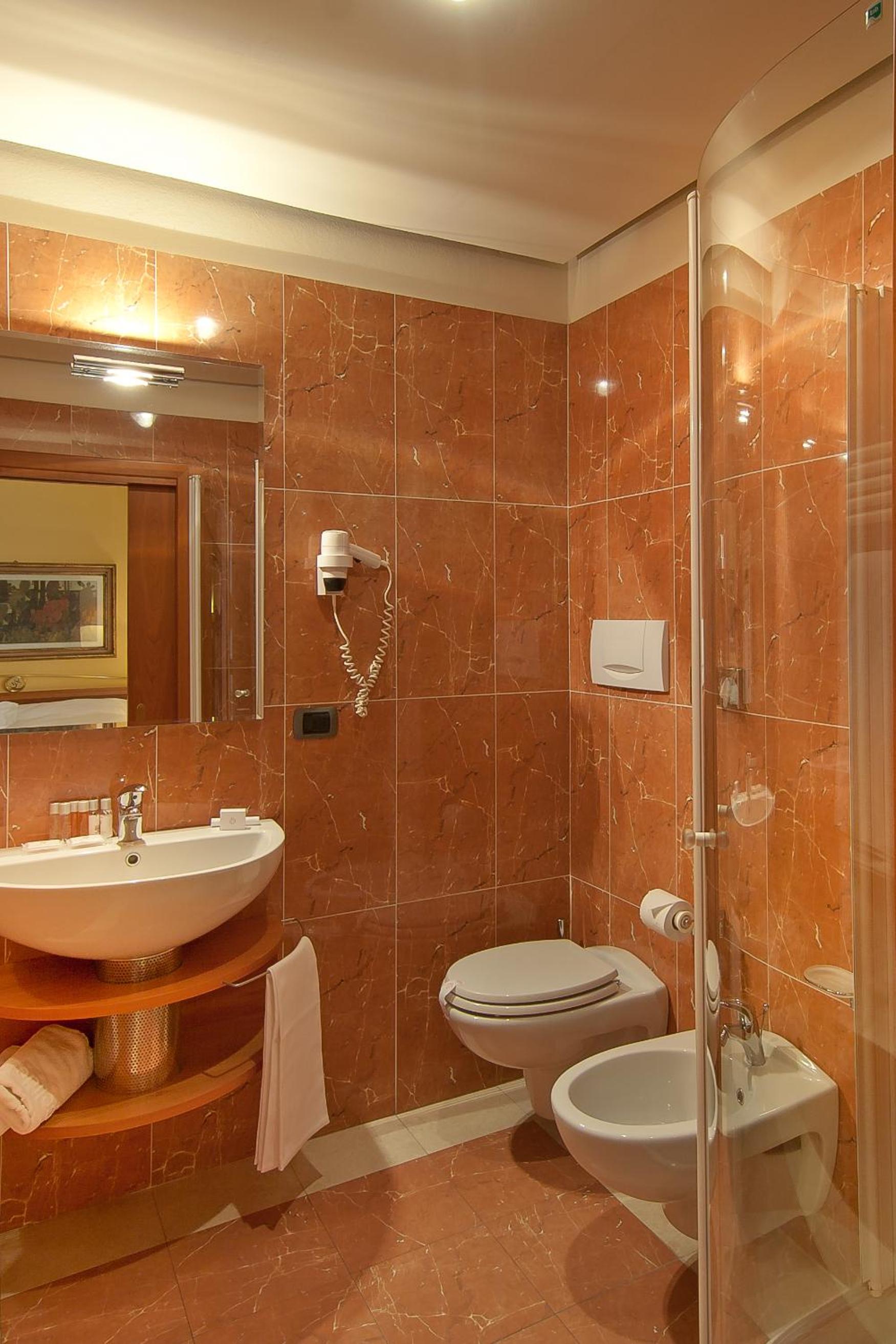 Small Double Room - Photo 2