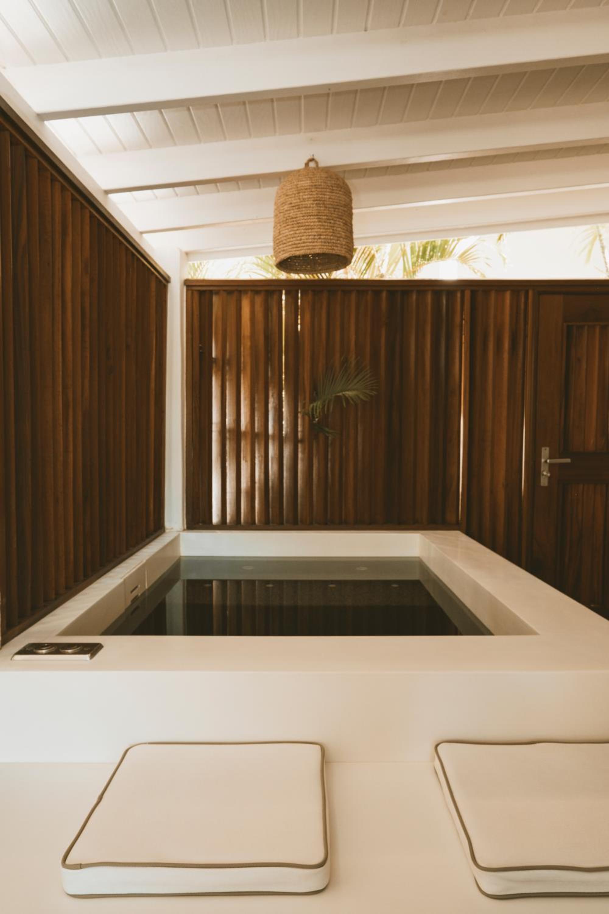 Deluxe Suite with Spa Bath - Photo 11