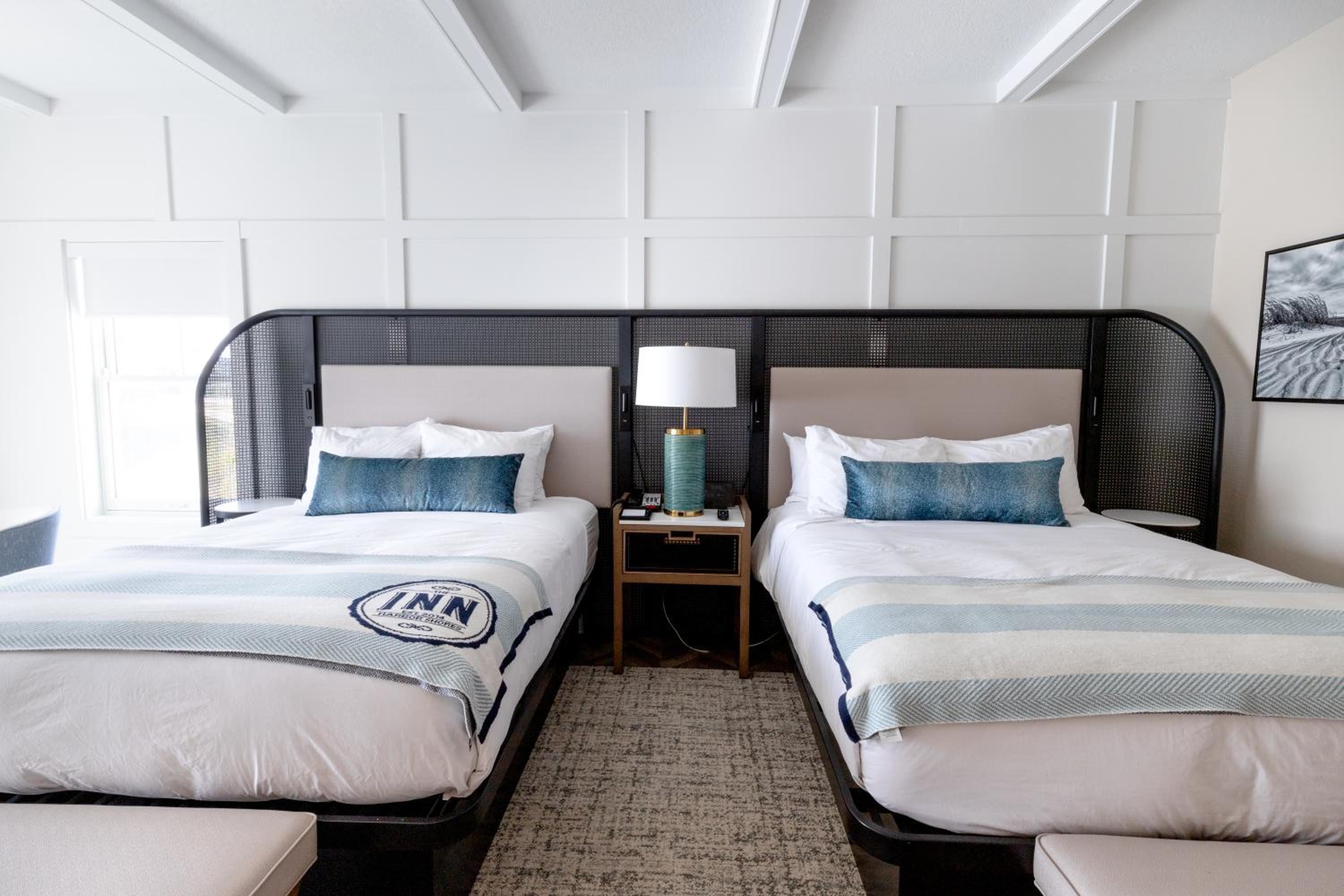Standard Queen Room with Two Queen Beds photo 1