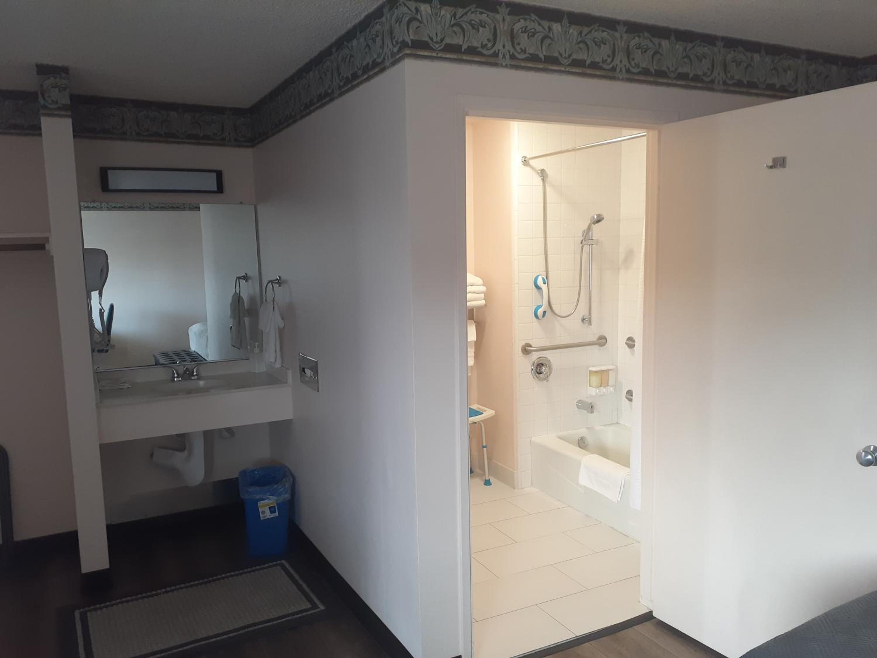 King Room - Disability Access - Photo 4