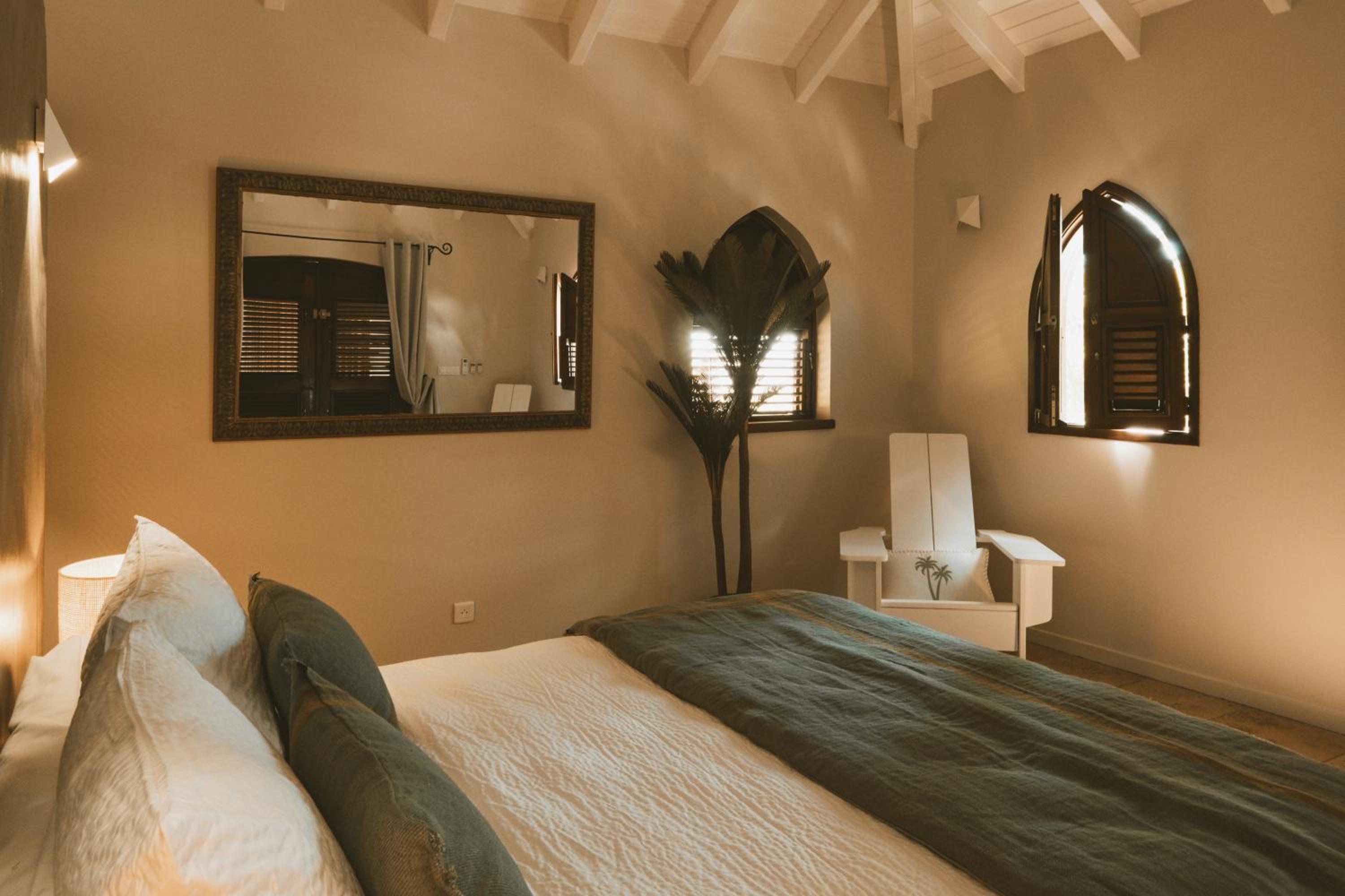 Deluxe Suite with Spa Bath - Photo 9