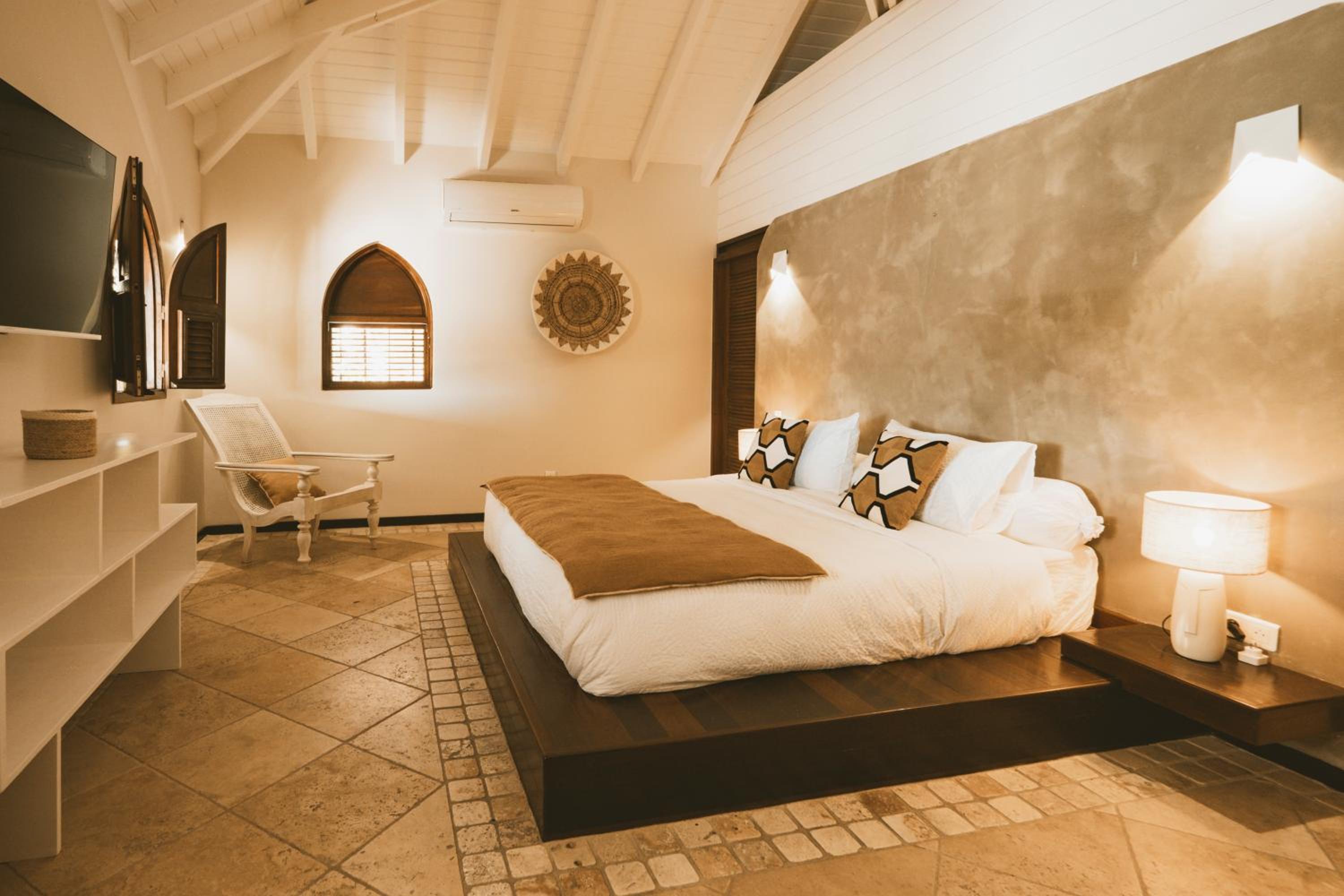 Deluxe Suite - Photo 14