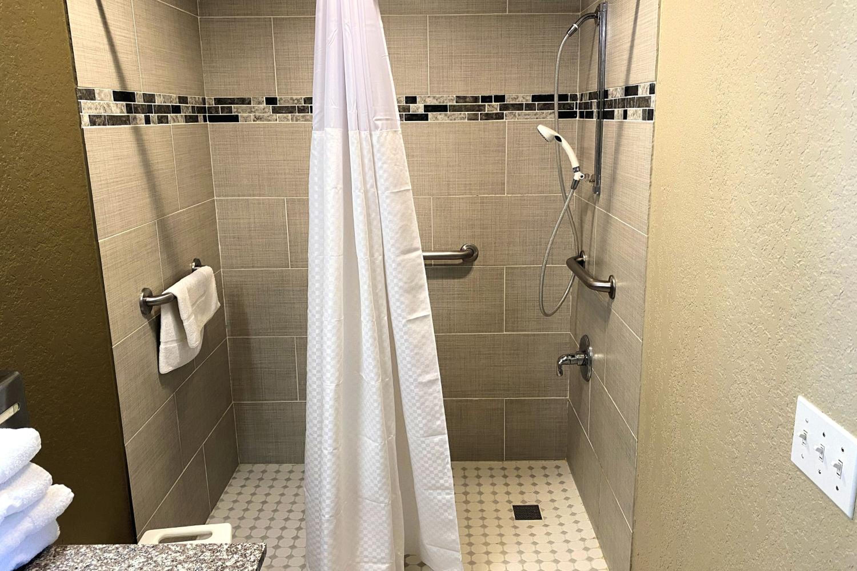 King Room with Mobility Accessible Tub - Non-Smoking