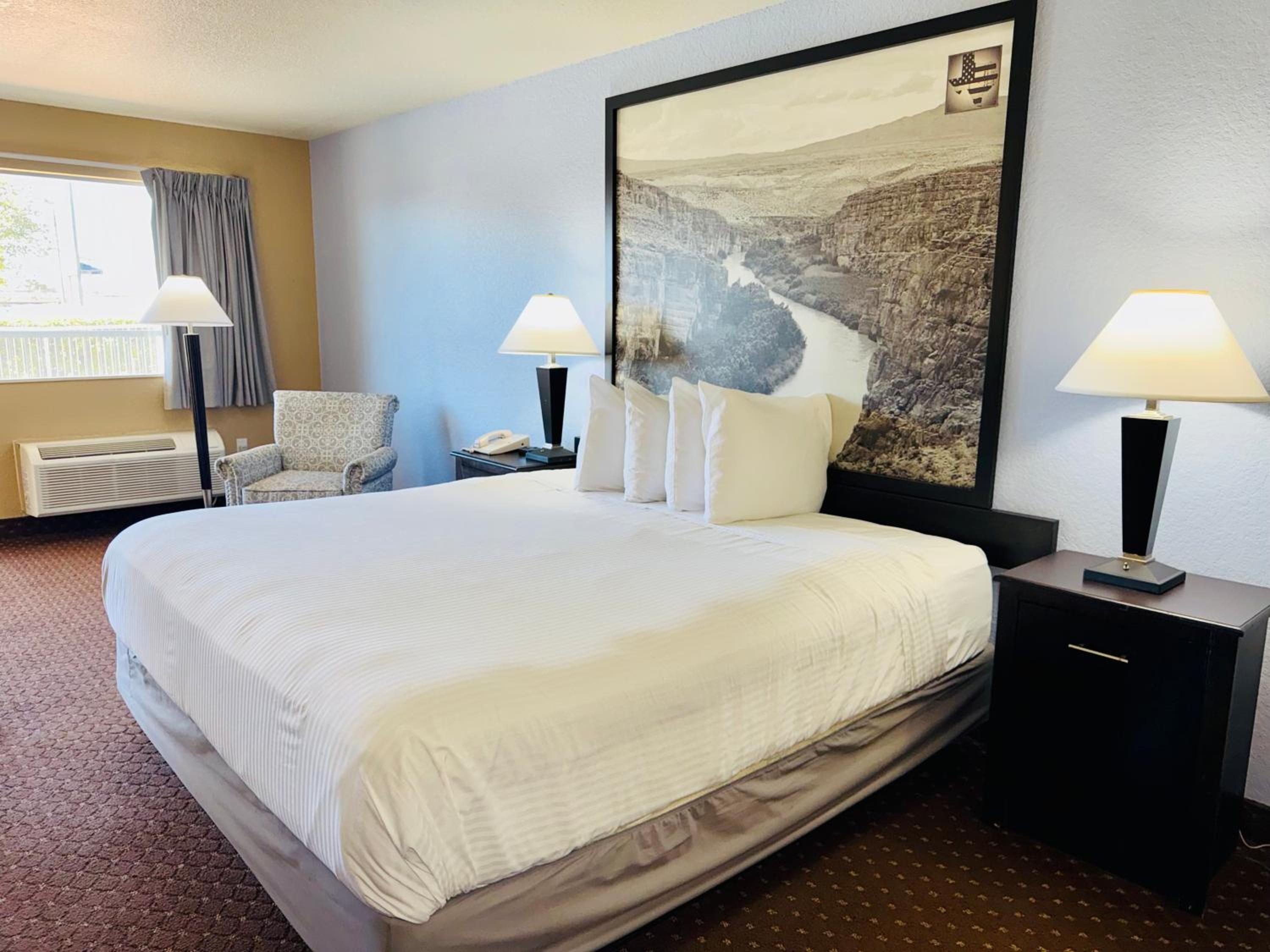King Room - Non-Smoking - Photo 2